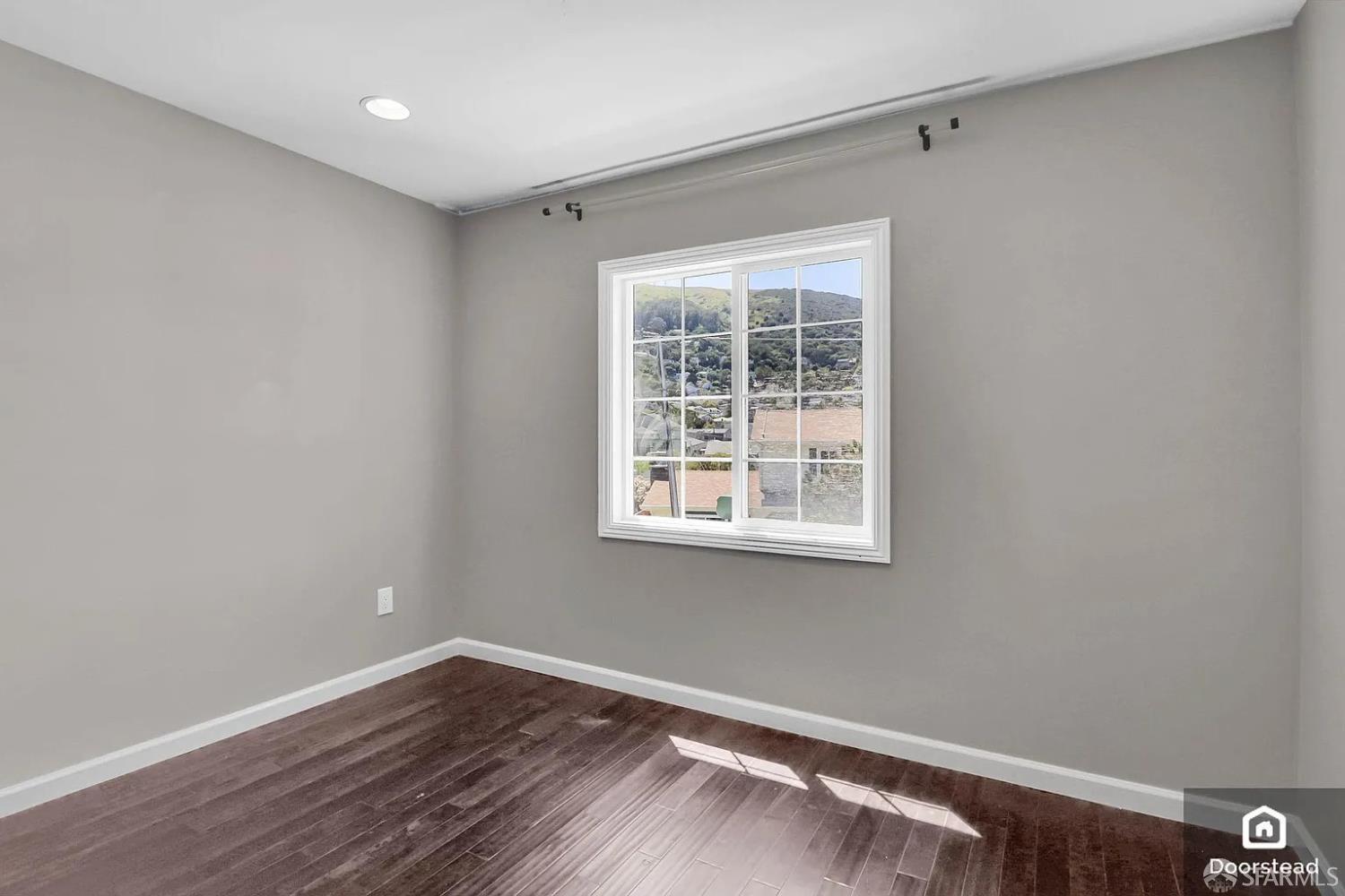 Detail Gallery Image 7 of 33 For 113 Alvarado St, Brisbane,  CA 94005 - 2 Beds | 2 Baths