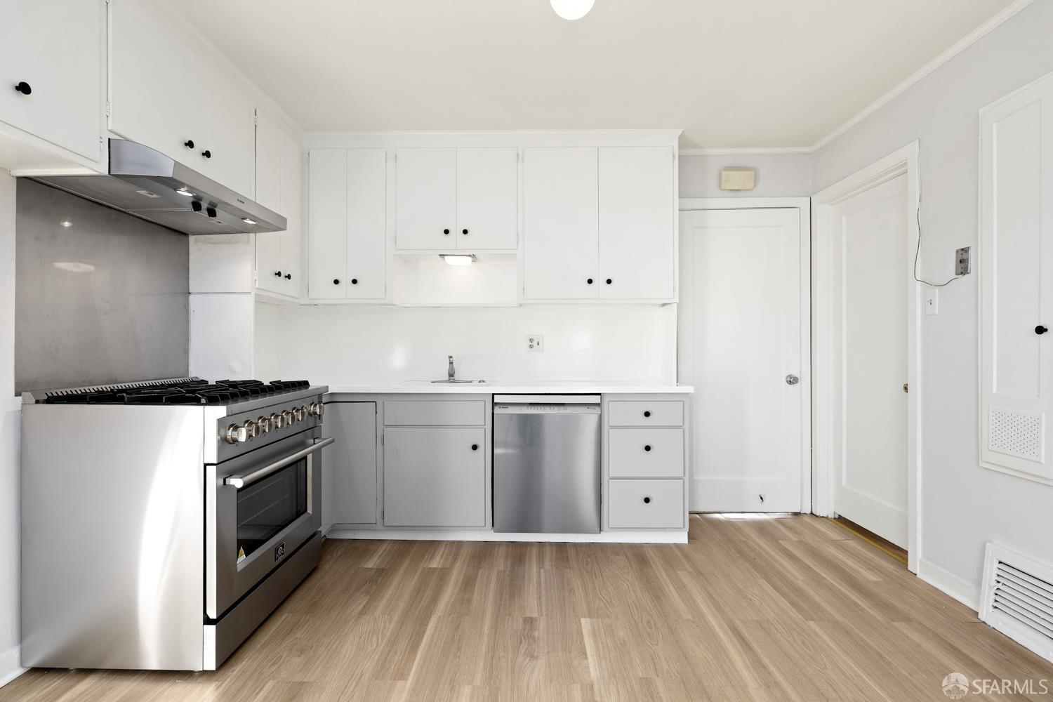 Detail Gallery Image 11 of 50 For 1483 47th Ave, San Francisco,  CA 94122 - 2 Beds | 2 Baths