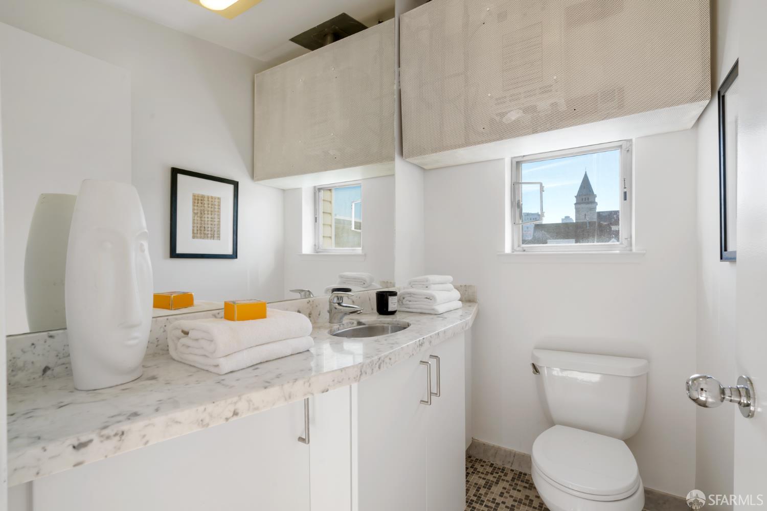 Detail Gallery Image 12 of 25 For 2315 Van Ness Ave #7,  San Francisco,  CA 94109 - 2 Beds | 1/1 Baths