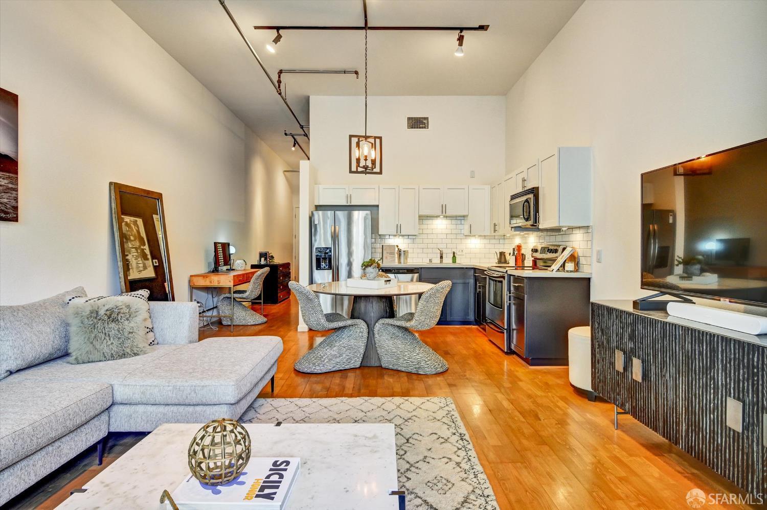 Photo #13: 426098097 Listing: Photo #13