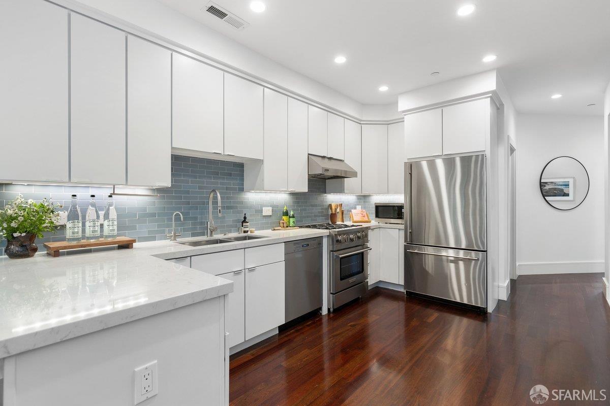 Detail Gallery Image 10 of 65 For 22 Abbey St, San Francisco,  CA 94114 - 3 Beds | 3/1 Baths