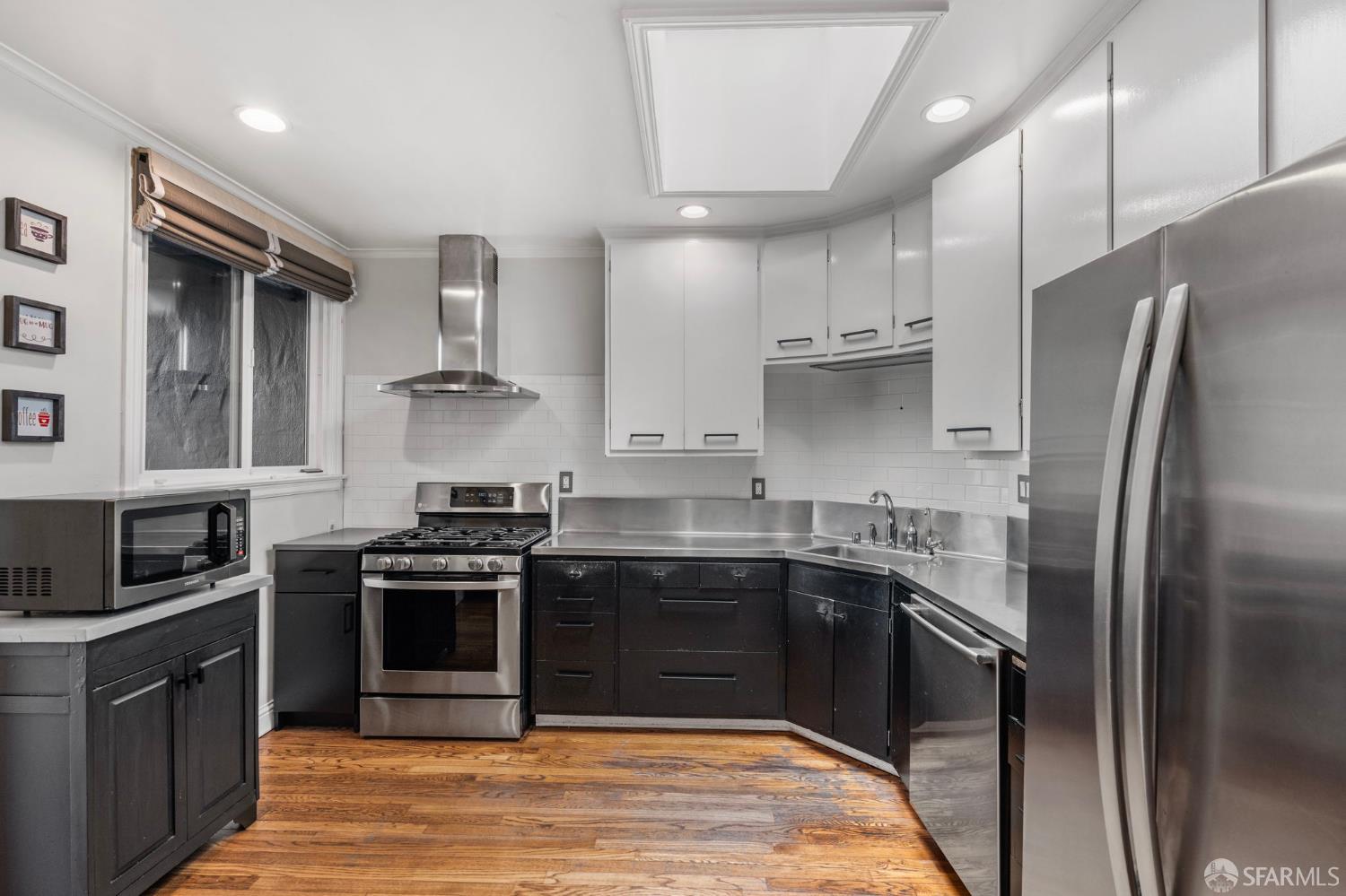 Detail Gallery Image 10 of 43 For 112 Baden St, San Francisco,  CA 94131 - 3 Beds | 2 Baths