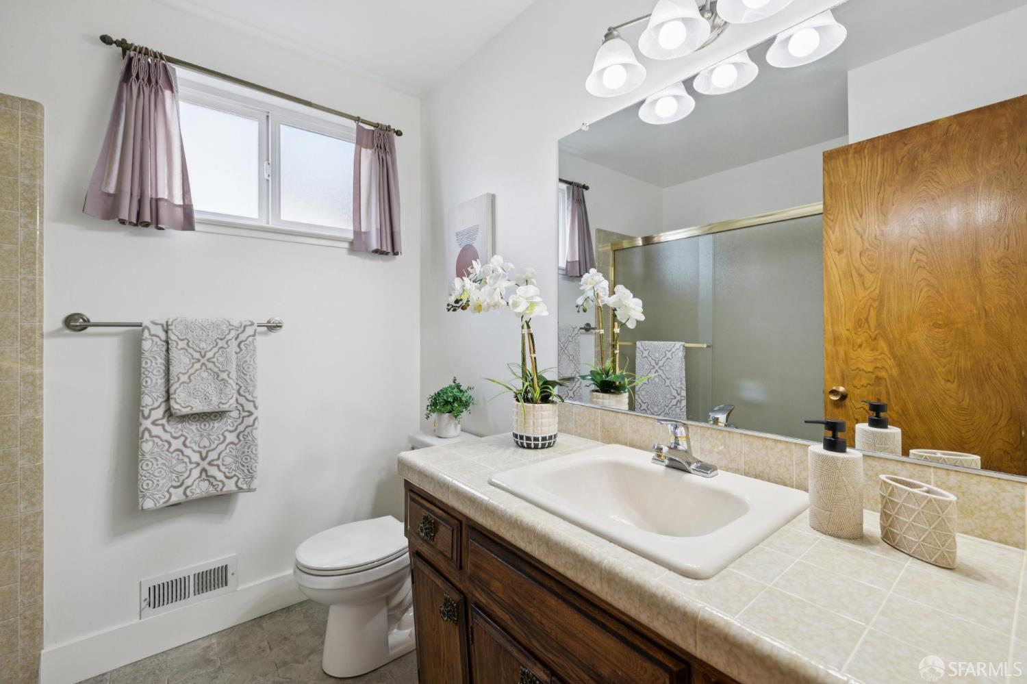 Detail Gallery Image 27 of 58 For 821 Raintree Dr, San Jose,  CA 95129 - 3 Beds | 2 Baths