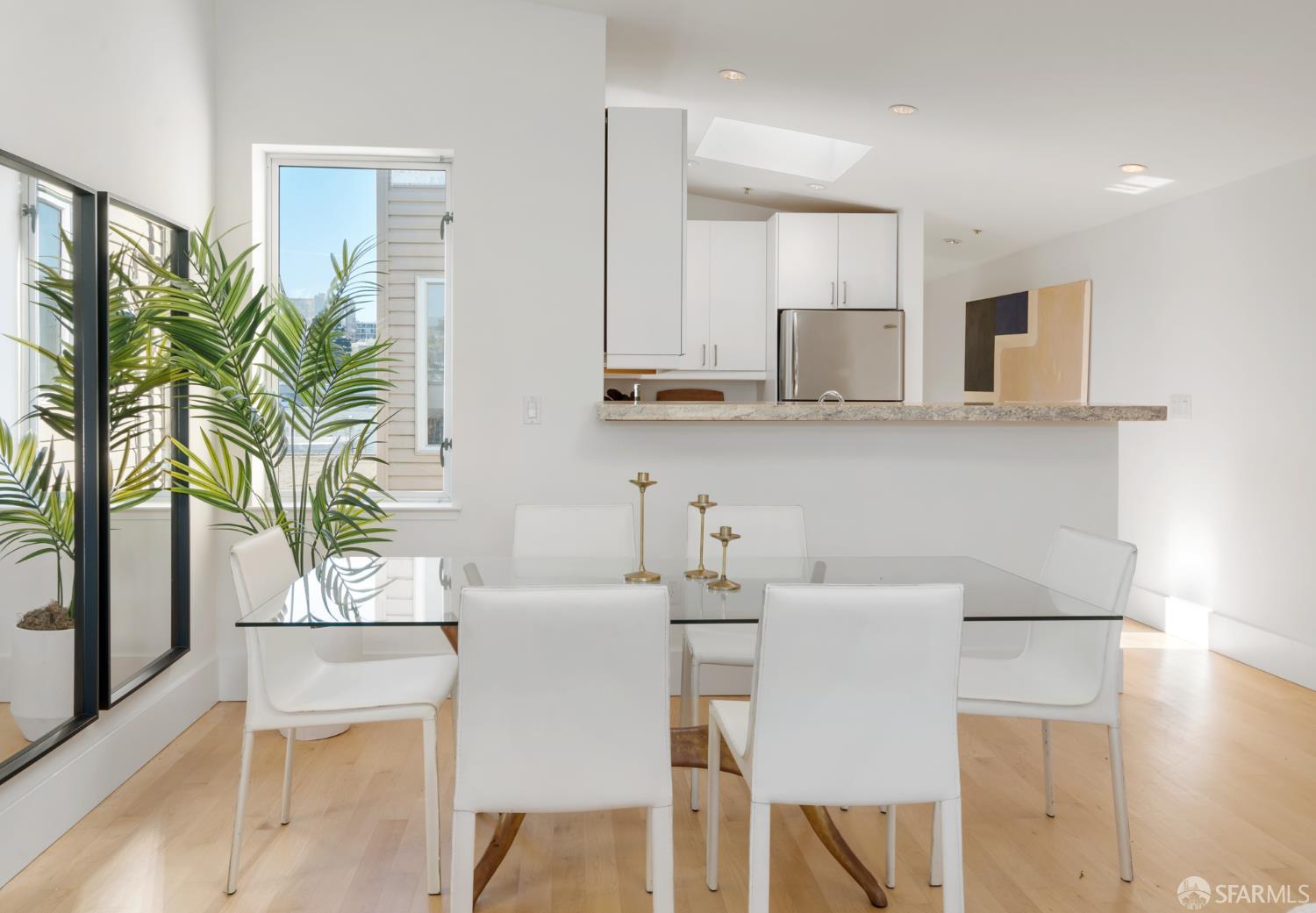 Detail Gallery Image 5 of 25 For 2315 Van Ness Ave #7,  San Francisco,  CA 94109 - 2 Beds | 1/1 Baths