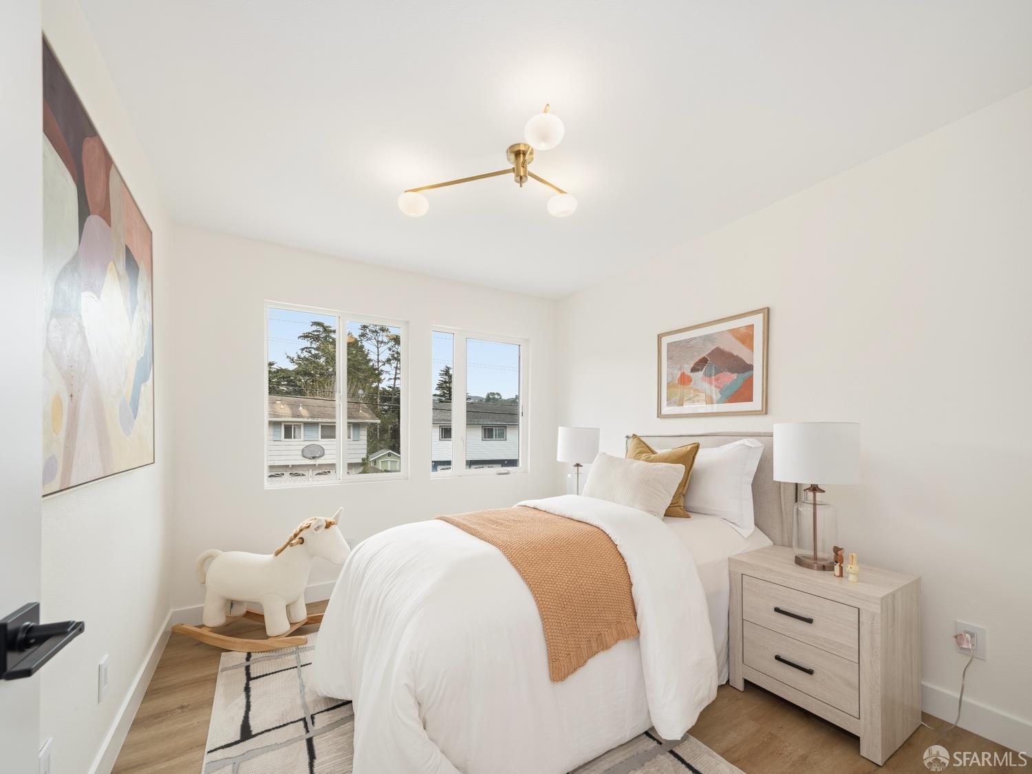 Detail Gallery Image 10 of 26 For 1107 Mason Dr, Pacifica,  CA 94404 - 4 Beds | 3 Baths