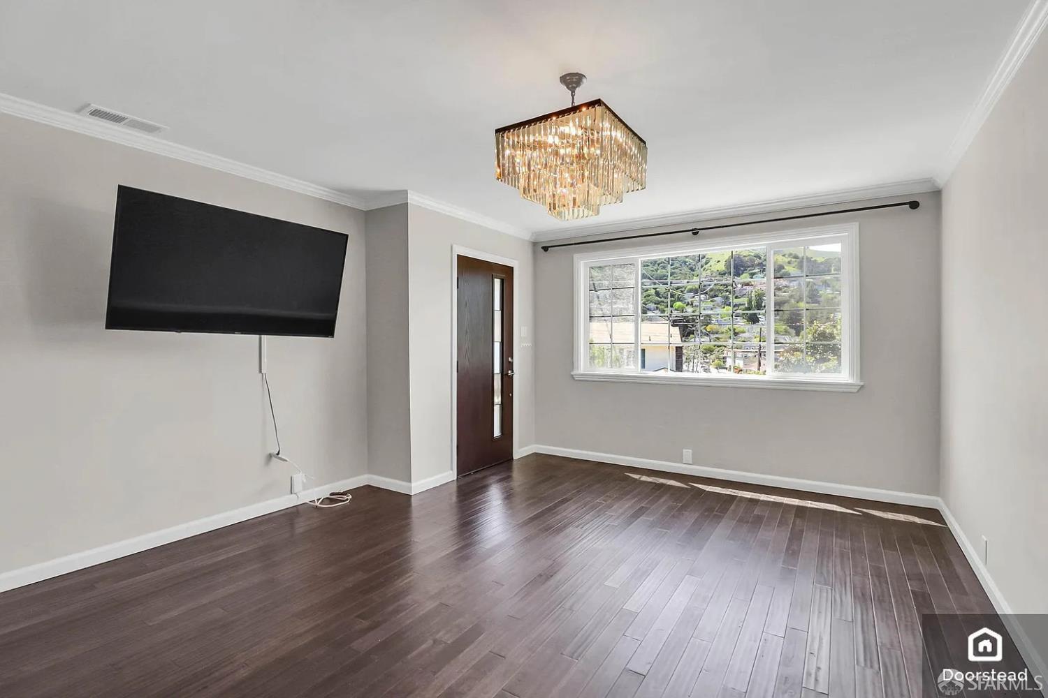 Detail Gallery Image 6 of 33 For 113 Alvarado St, Brisbane,  CA 94005 - 2 Beds | 2 Baths