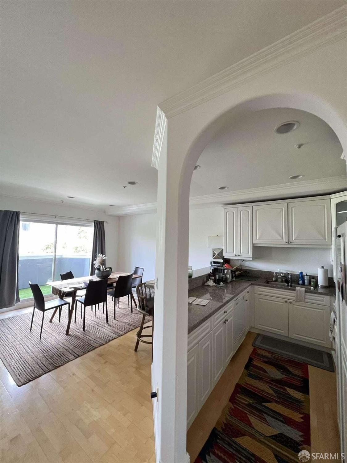 Detail Gallery Image 4 of 20 For 1715 Pierce St #2,  San Francisco,  CA 94115 - 2 Beds | 2 Baths