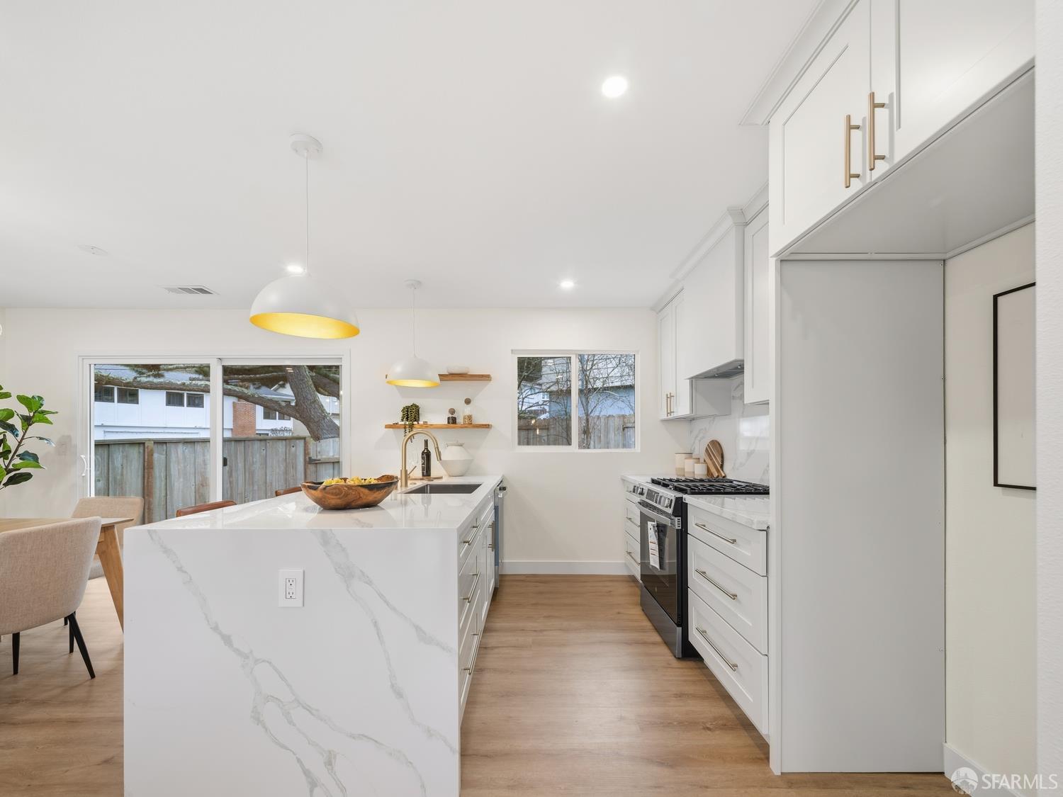 Detail Gallery Image 13 of 26 For 1107 Mason Dr, Pacifica,  CA 94404 - 4 Beds | 3 Baths