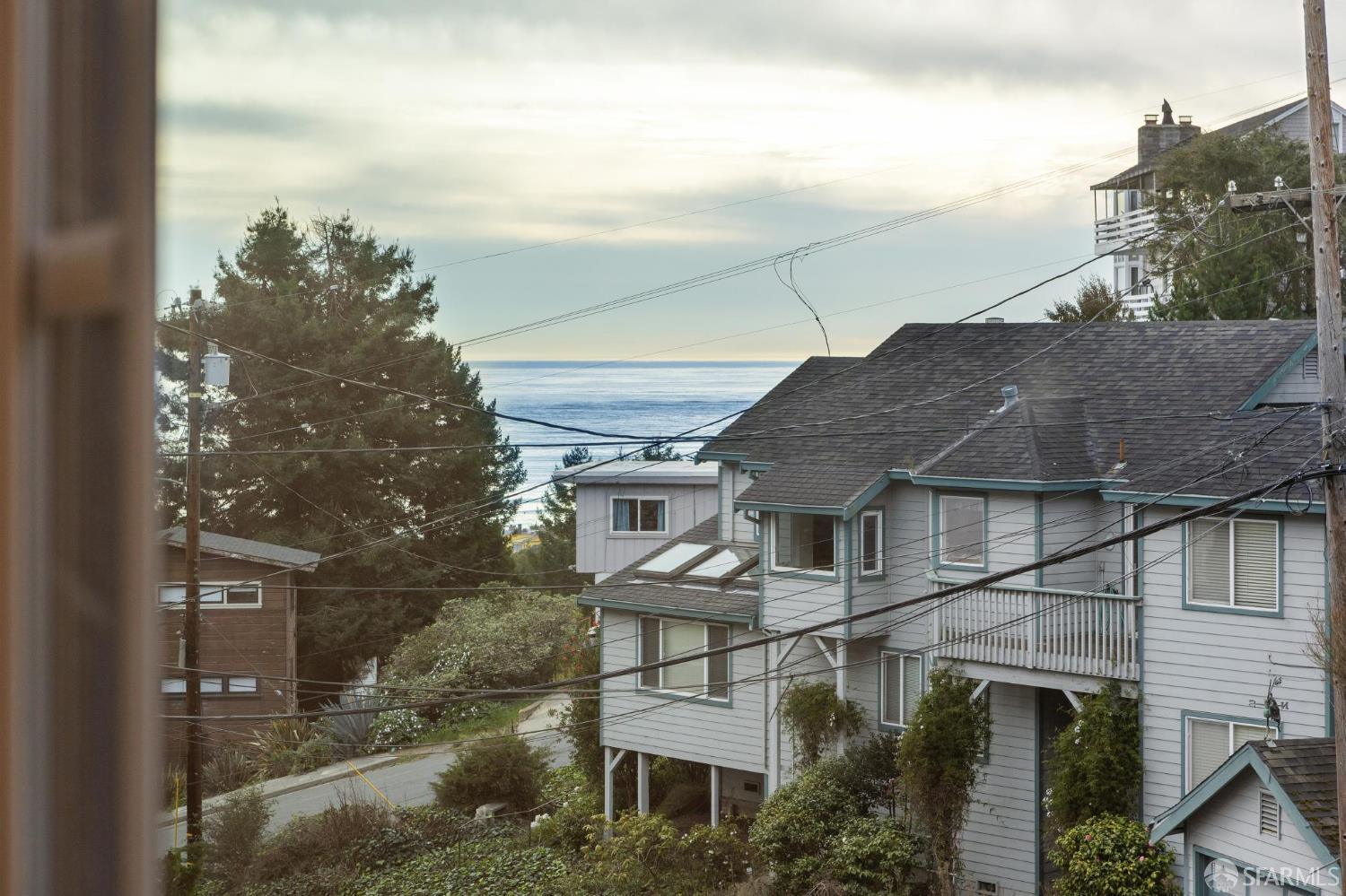 Detail Gallery Image 9 of 62 For 514 Isabella Ave, El Granada,  CA 94018 - 5 Beds | 3 Baths