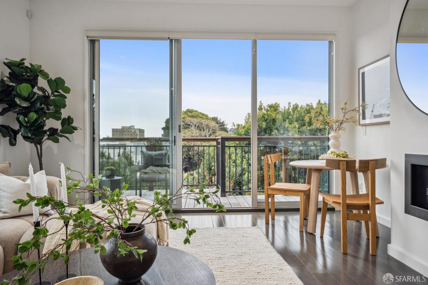 Detail Gallery Image 9 of 54 For 1479 Dolores St, San Francisco,  CA 94110 - 2 Beds | 2 Baths