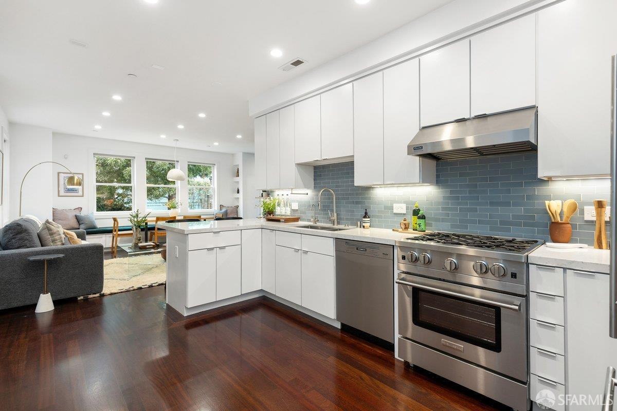 Detail Gallery Image 8 of 65 For 22 Abbey St, San Francisco,  CA 94114 - 3 Beds | 3/1 Baths