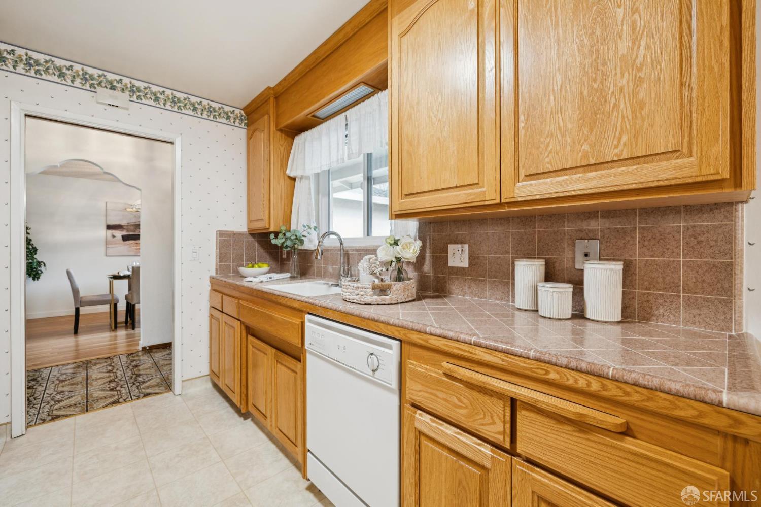 Detail Gallery Image 12 of 58 For 821 Raintree Dr, San Jose,  CA 95129 - 3 Beds | 2 Baths