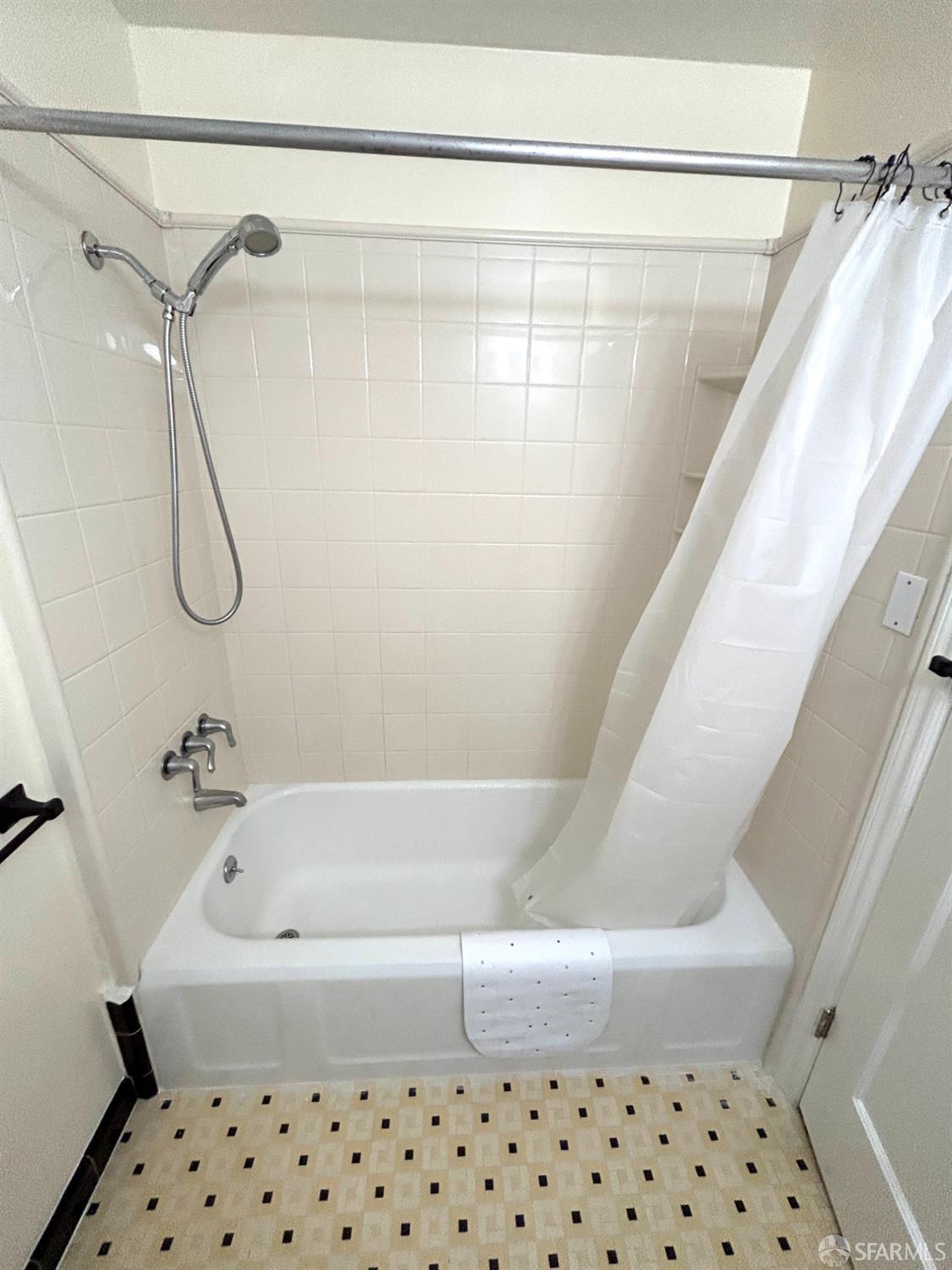 Detail Gallery Image 10 of 21 For 106 Caselli Ave #106,  San Francisco,  CA 94114 - 1 Beds | 1 Baths