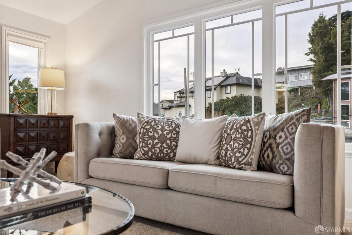 Detail Gallery Image 8 of 62 For 514 Isabella Ave, El Granada,  CA 94018 - 5 Beds | 3 Baths