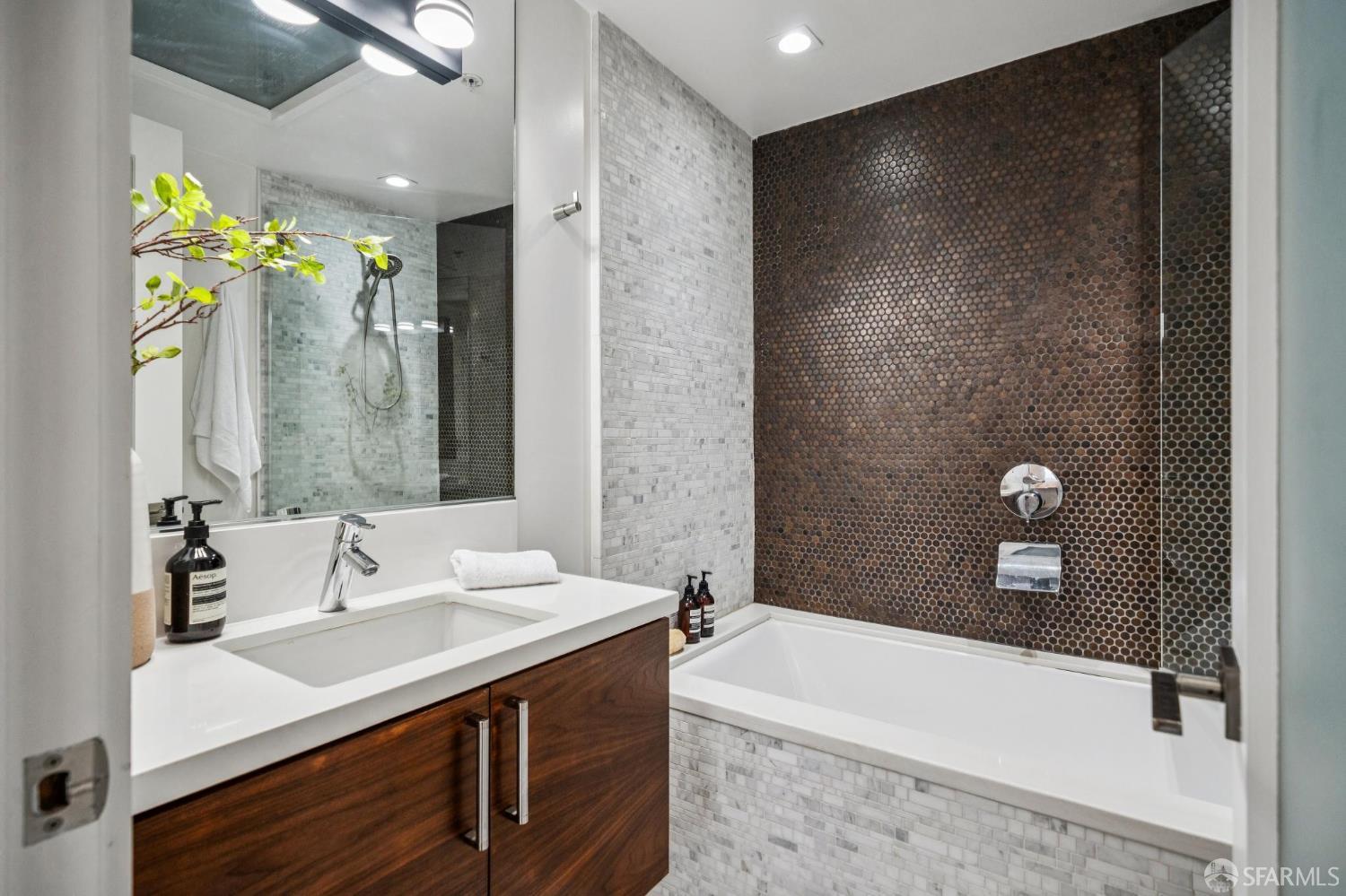 Detail Gallery Image 25 of 54 For 1479 Dolores St, San Francisco,  CA 94110 - 2 Beds | 2 Baths