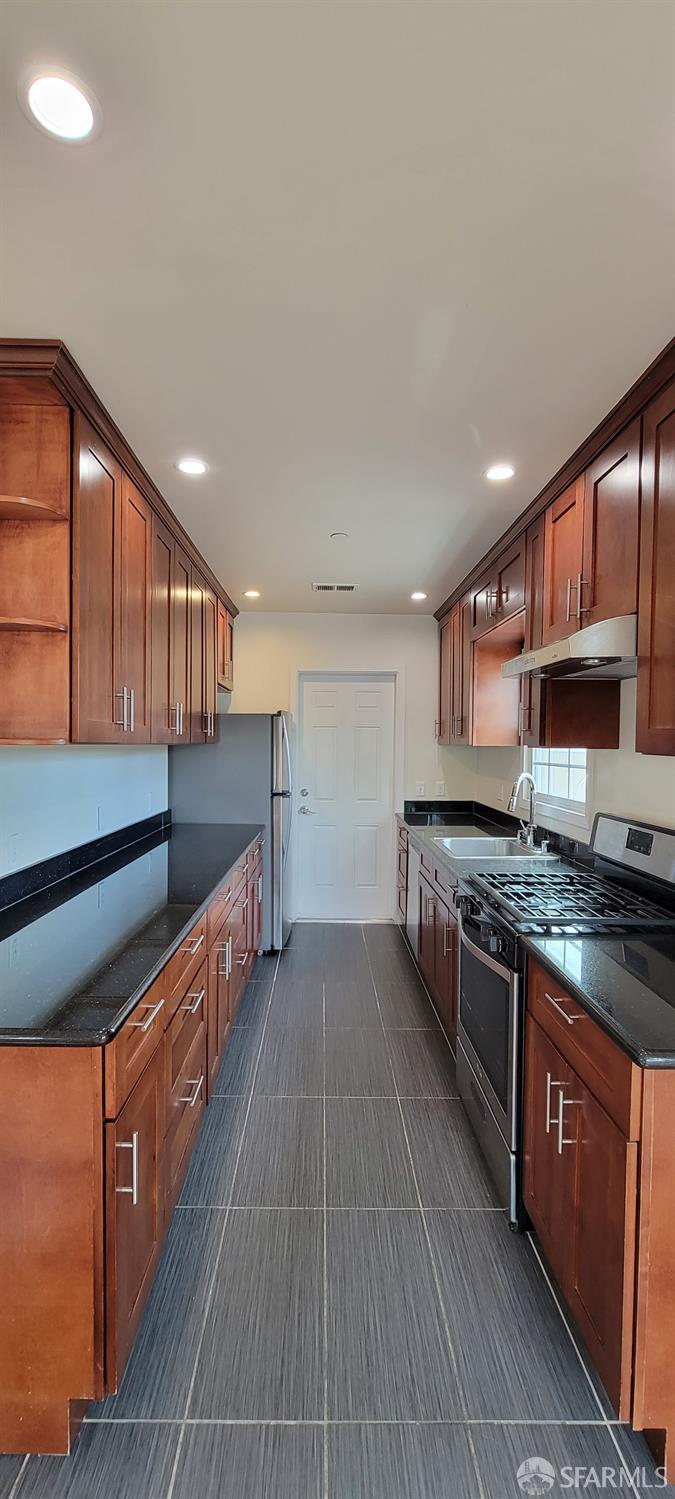 Detail Gallery Image 8 of 8 For 5922 Camden St, Oakland,  CA 94605 - – Beds | – Baths