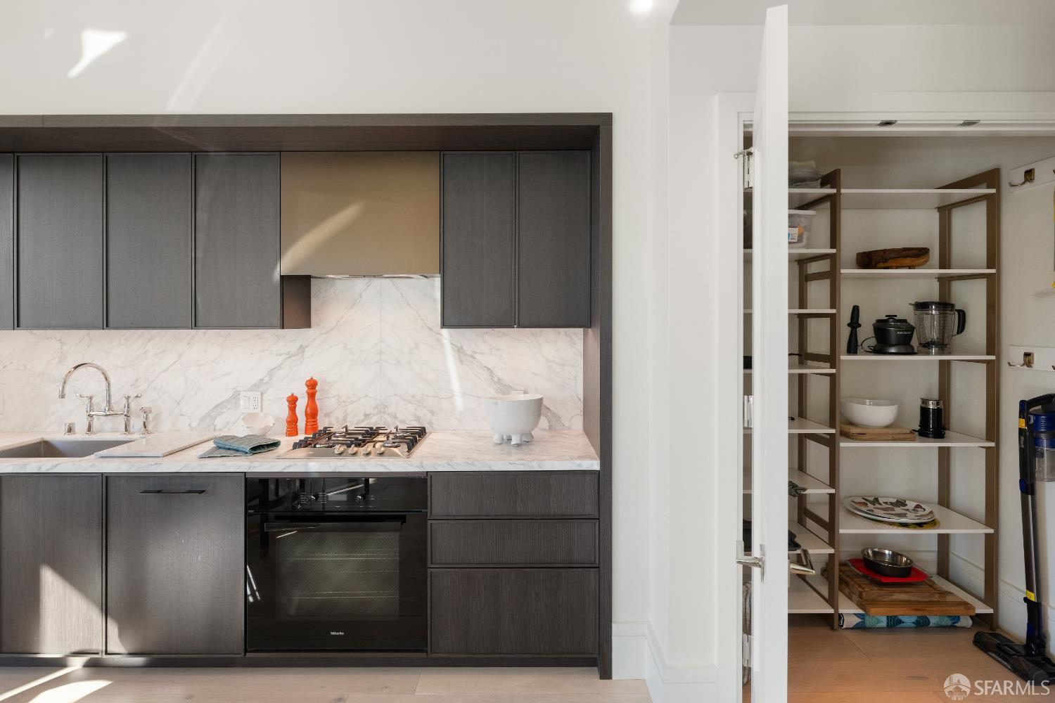 Photo #9: 425092518 Listing: Photo #9