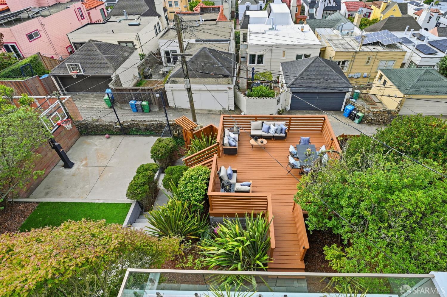 Detail Gallery Image 9 of 67 For 1983 15th Ave, San Francisco,  CA 94116 - 5 Beds | 4/1 Baths