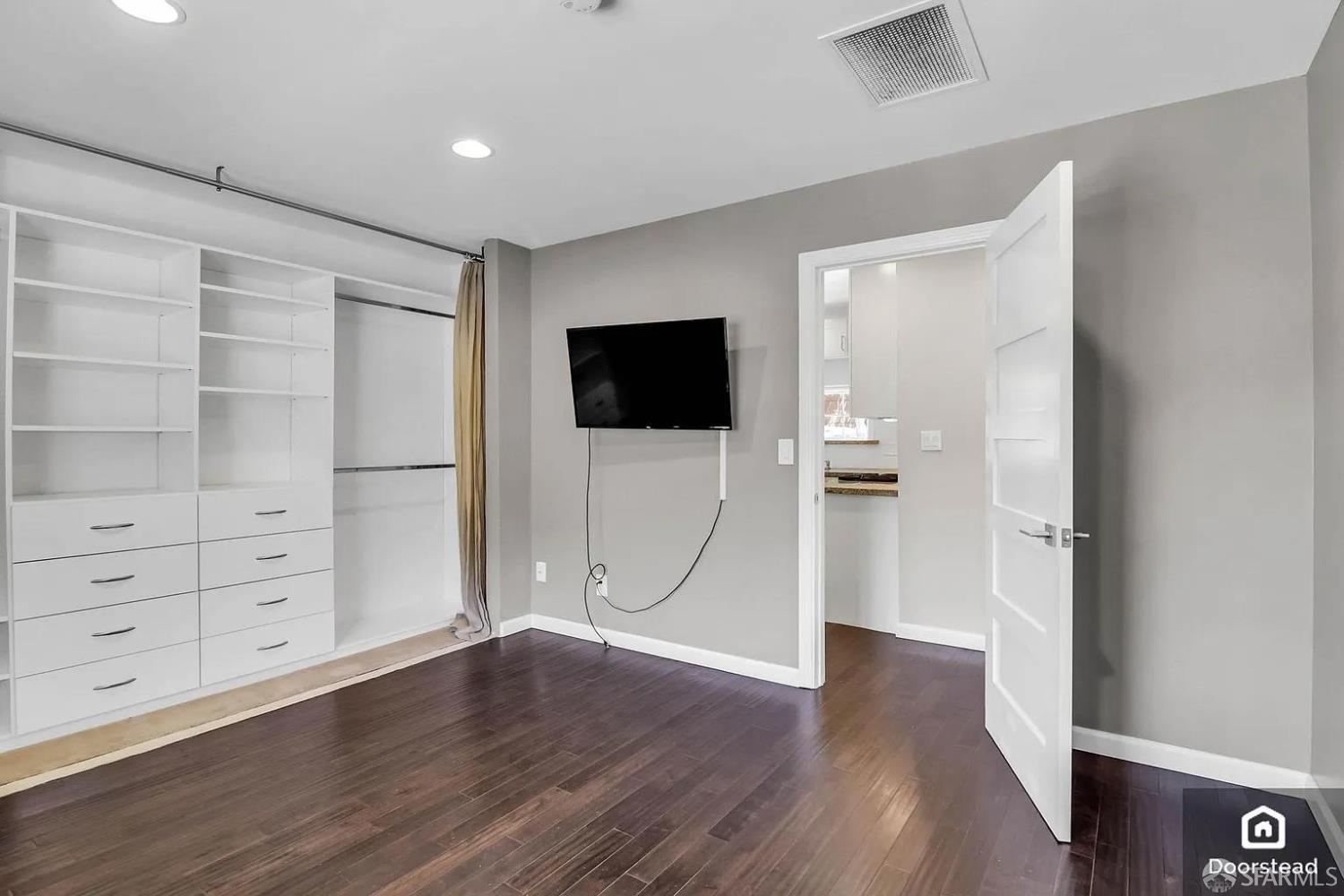 Detail Gallery Image 9 of 33 For 113 Alvarado St, Brisbane,  CA 94005 - 2 Beds | 2 Baths