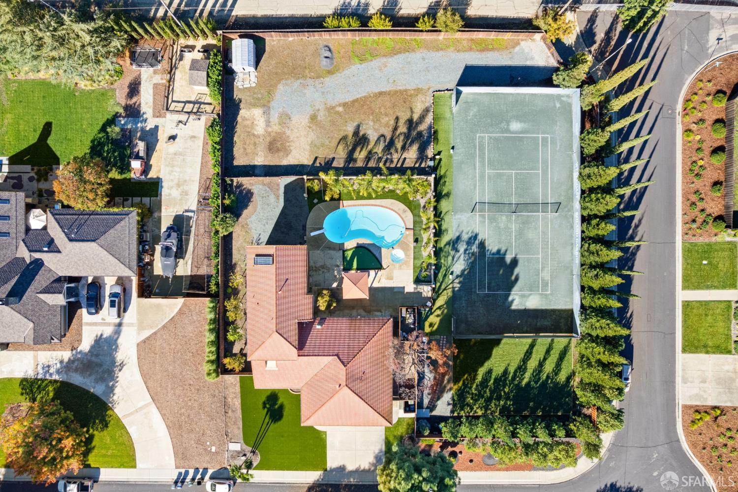 Detail Gallery Image 3 of 25 For 2660 Covey Way, Livermore,  CA 94550 - 5 Beds | 3/1 Baths