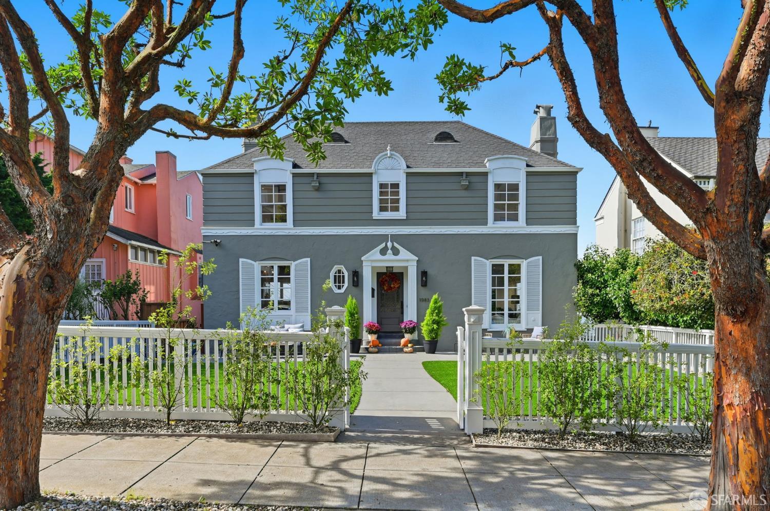 Detail Gallery Image 6 of 67 For 1983 15th Ave, San Francisco,  CA 94116 - 5 Beds | 4/1 Baths