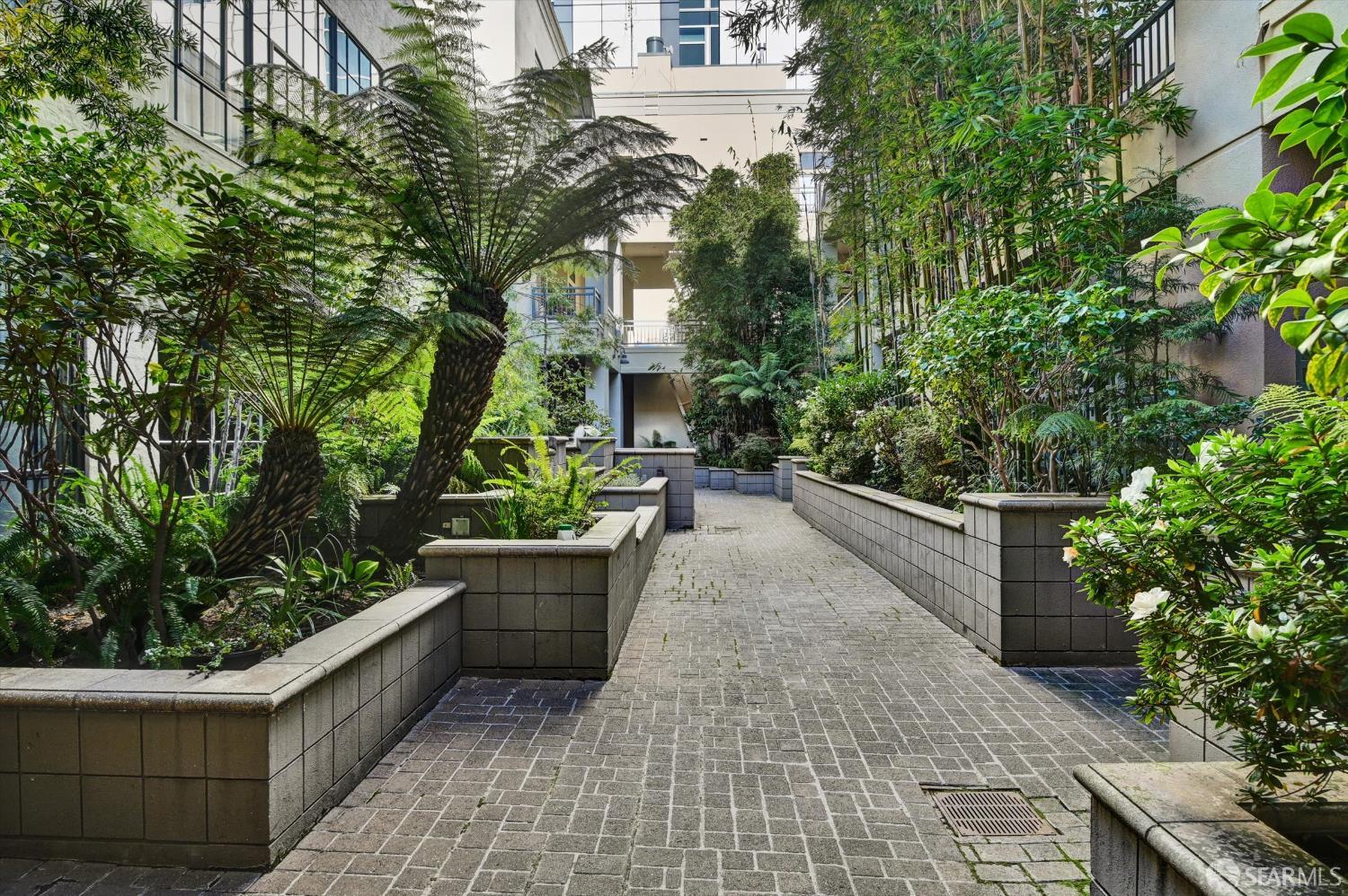 Photo #8: 426098097 Listing: Photo #8