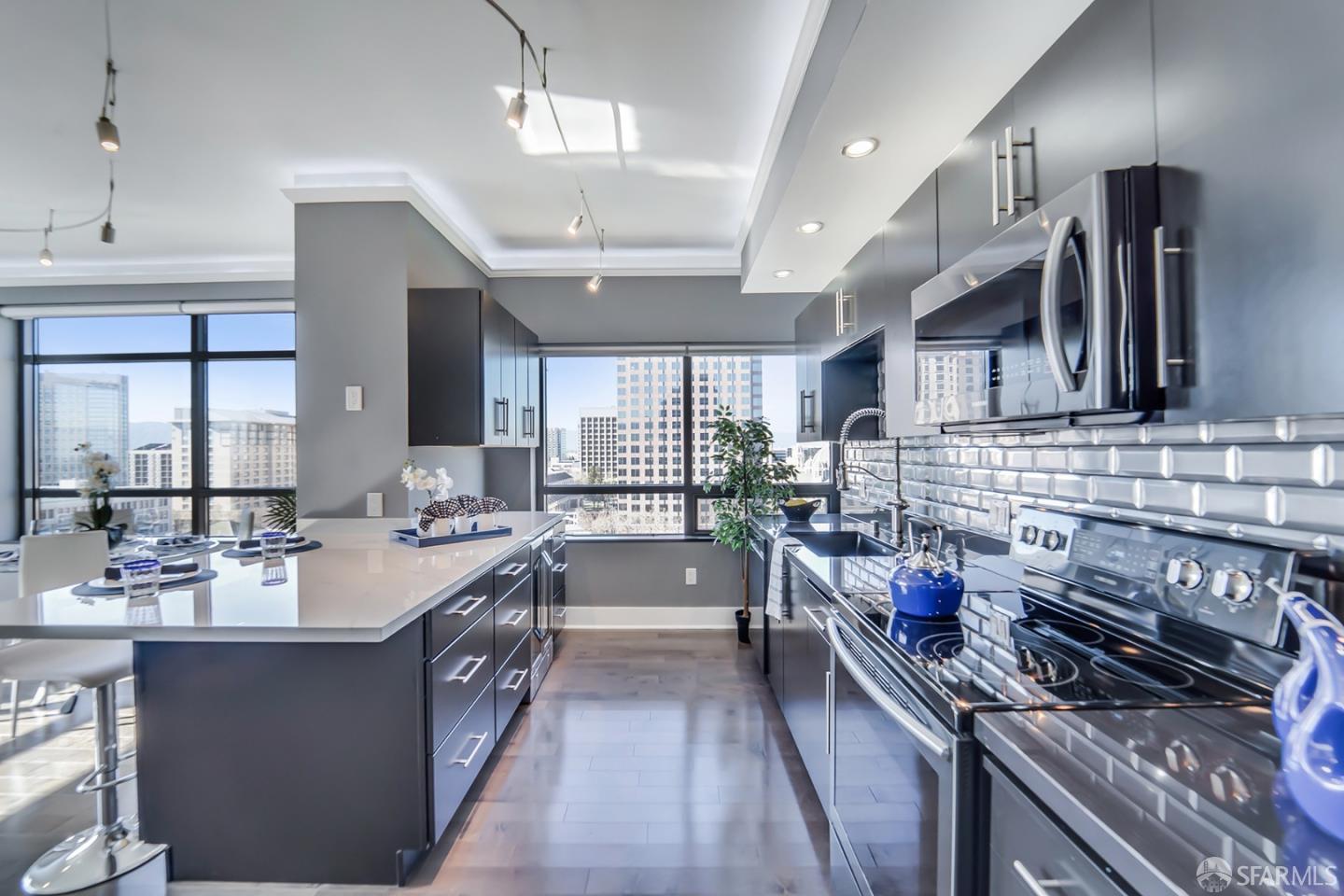 Detail Gallery Image 2 of 44 For 88 E San Fernando St #1002,  San Jose,  CA 95113 - 2 Beds | 2 Baths