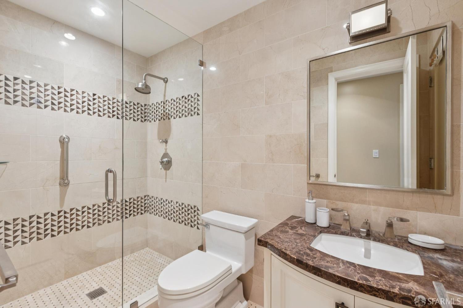 Detail Gallery Image 31 of 48 For 1150 Lombard St #18,  San Francisco,  CA 94109 - 2 Beds | 2 Baths