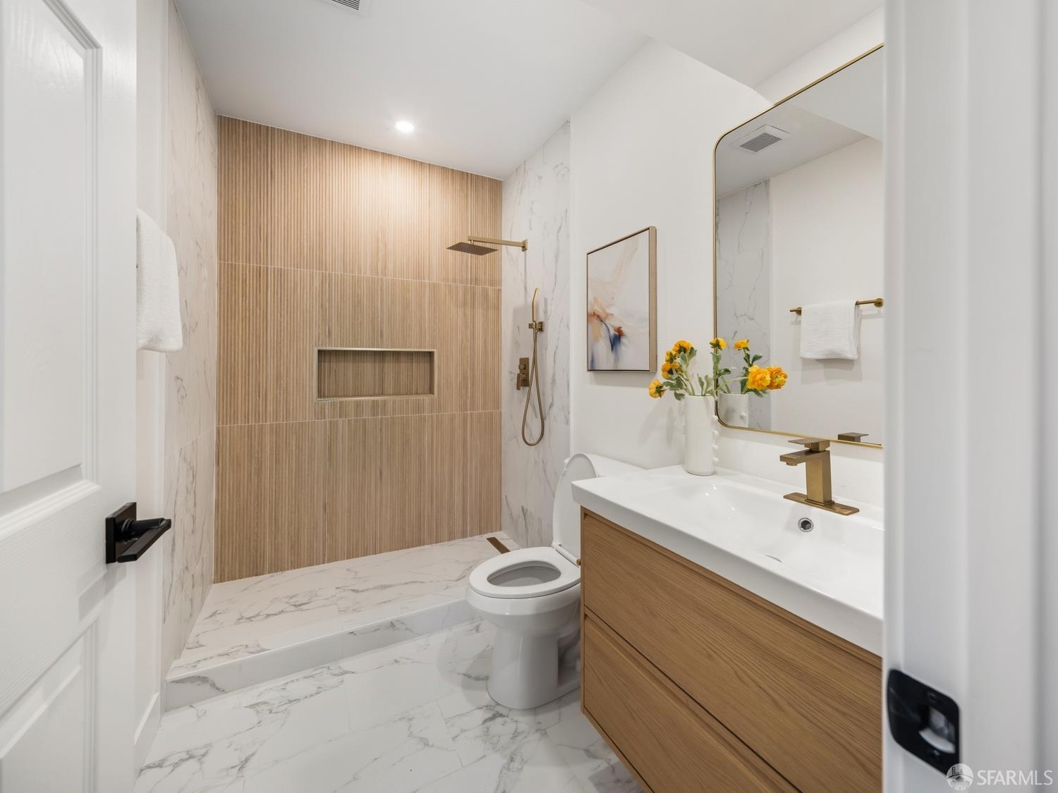 Detail Gallery Image 8 of 26 For 1107 Mason Dr, Pacifica,  CA 94404 - 4 Beds | 3 Baths