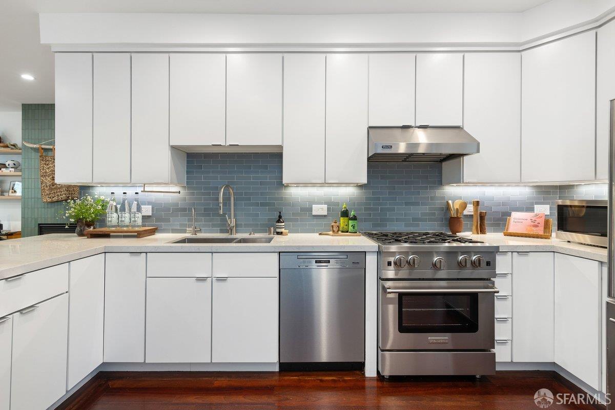 Detail Gallery Image 9 of 65 For 22 Abbey St, San Francisco,  CA 94114 - 3 Beds | 3/1 Baths