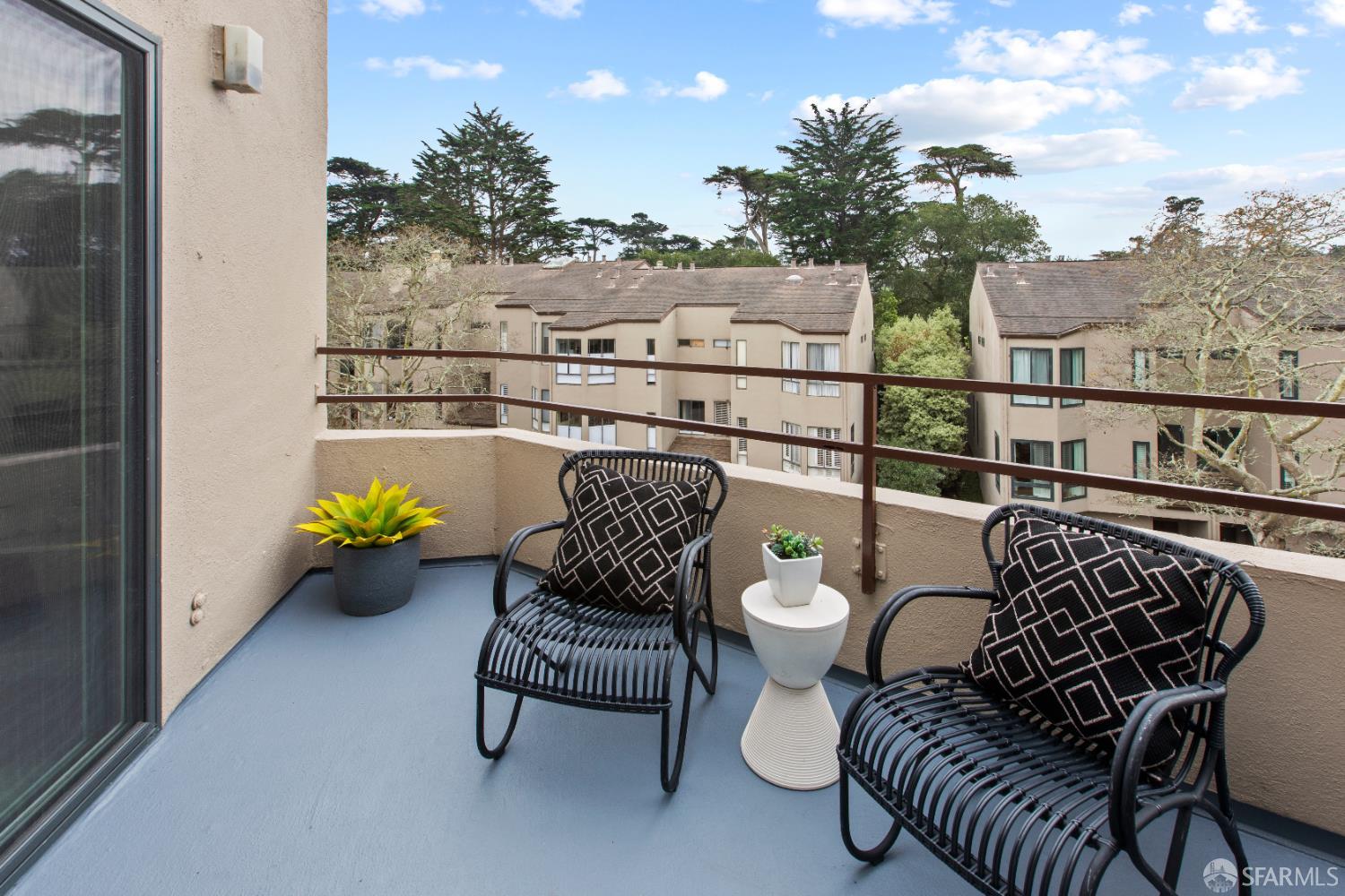 Detail Gallery Image 2 of 70 For 230 N Lake Merced Hls 4a,  San Francisco,  CA 94132 - 2 Beds | 2 Baths