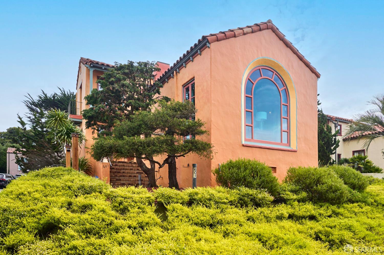 Detail Gallery Image 2 of 24 For 601 Junipero Serra Blvd, San Francisco,  CA 94127 - 4 Beds | 2 Baths