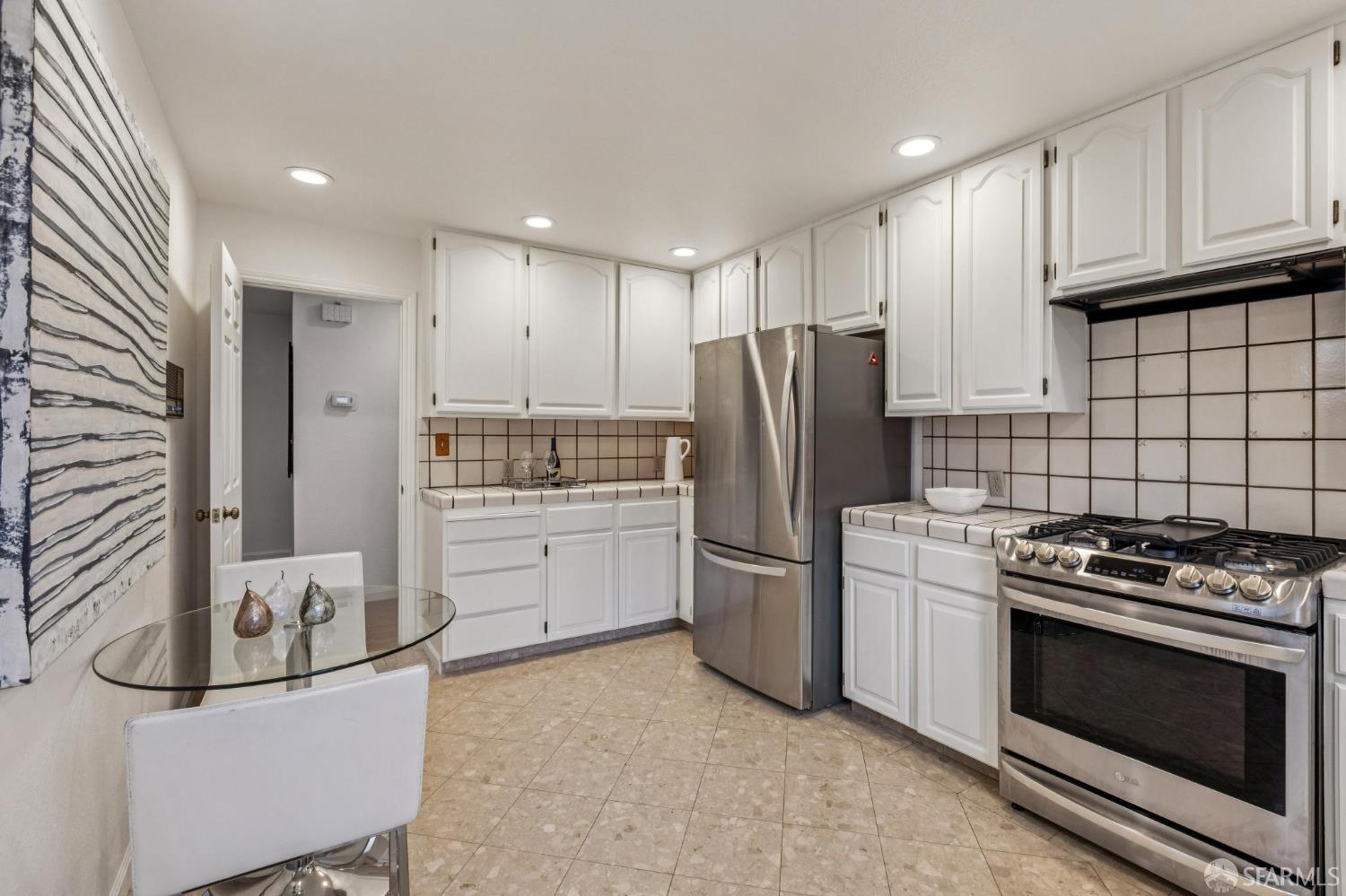 Detail Gallery Image 21 of 62 For 514 Isabella Ave, El Granada,  CA 94018 - 5 Beds | 3 Baths