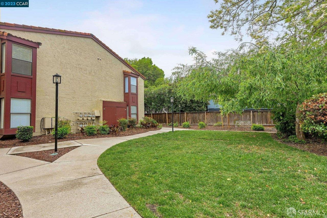 Detail Gallery Image 20 of 25 For 1391 Monument Blvd #20,  Concord,  CA 94520 - 2 Beds | 1/1 Baths