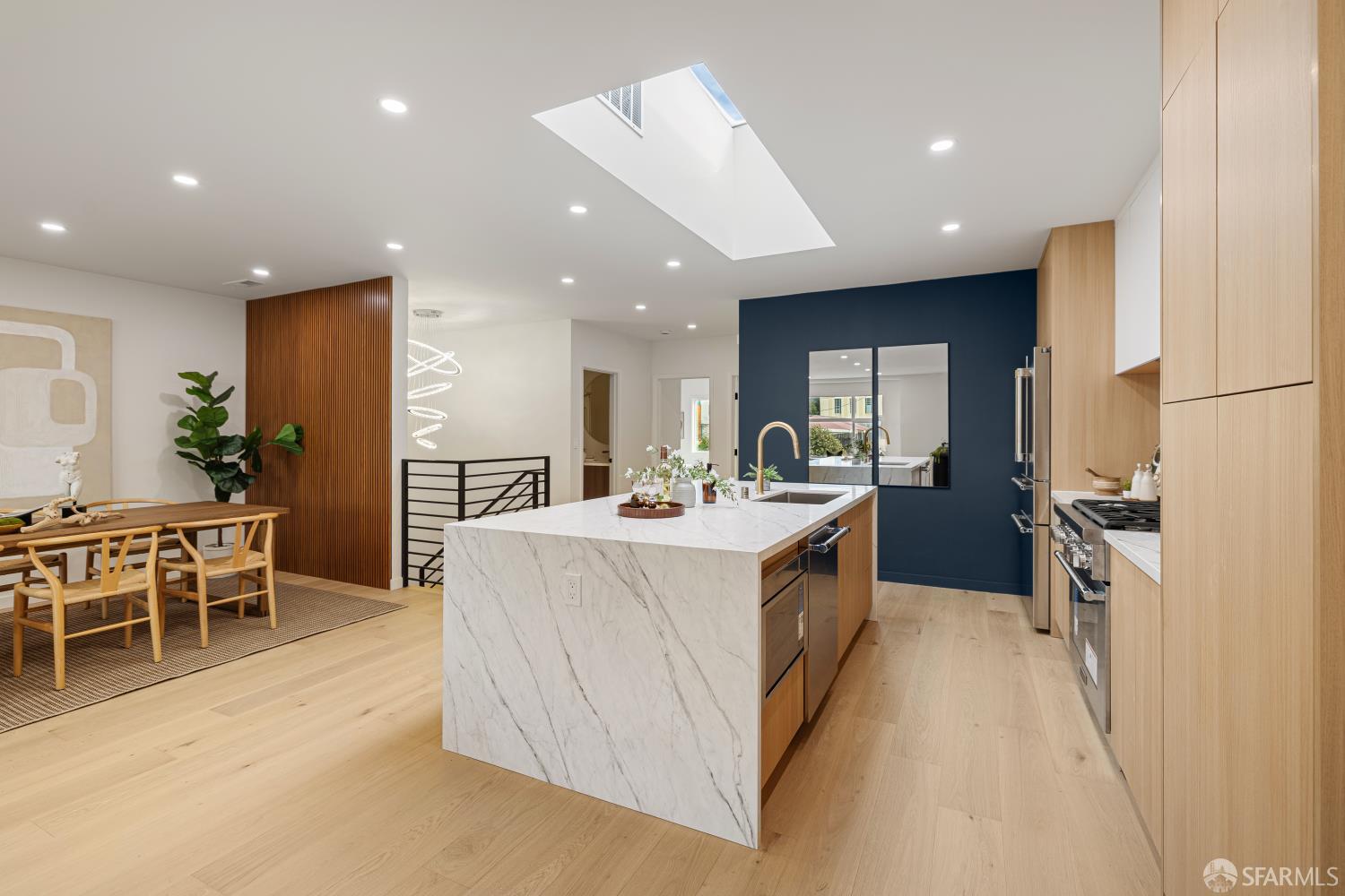 Detail Gallery Image 5 of 79 For 1117 Cayuga Ave, San Francisco,  CA 94112 - 4 Beds | 4 Baths