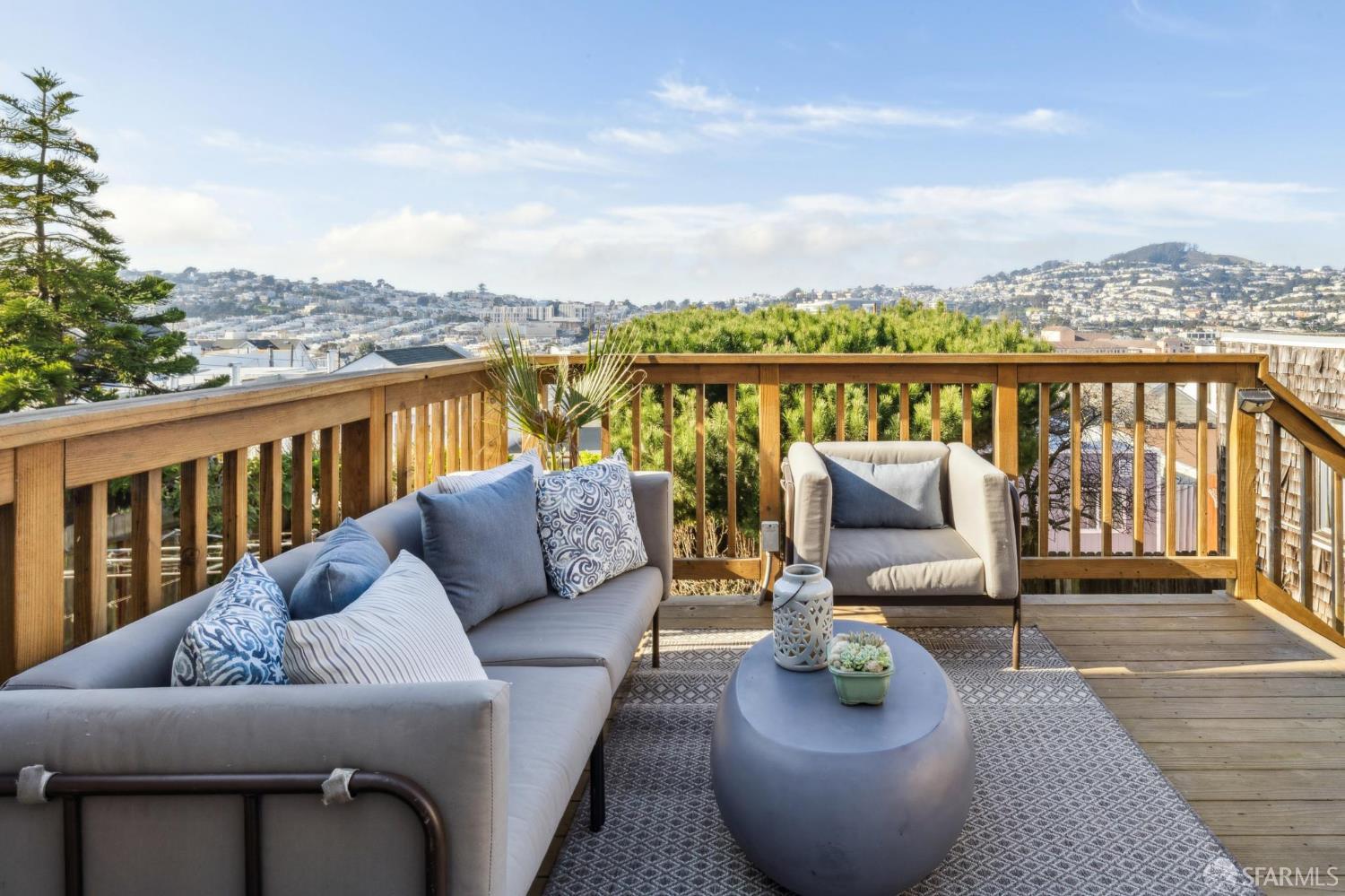 Detail Gallery Image 2 of 51 For 662 Lisbon St, San Francisco,  CA 94112 - 2 Beds | 1 Baths