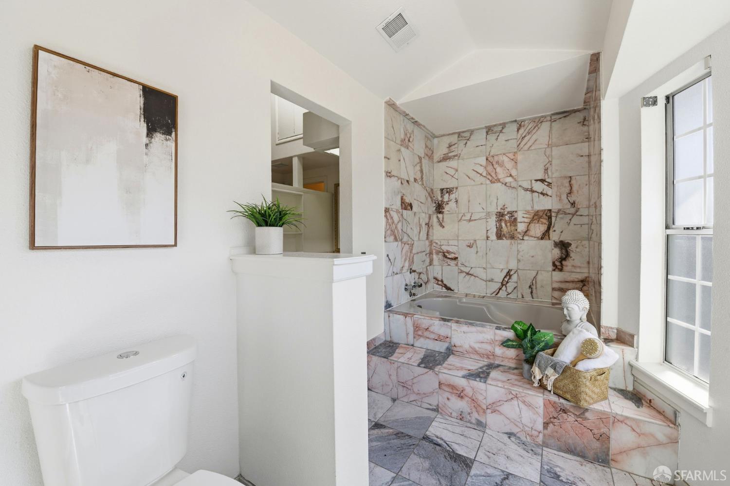 Detail Gallery Image 14 of 33 For 2671 Hawthorne Ave, Hayward,  CA 94545 - 5 Beds | 4 Baths