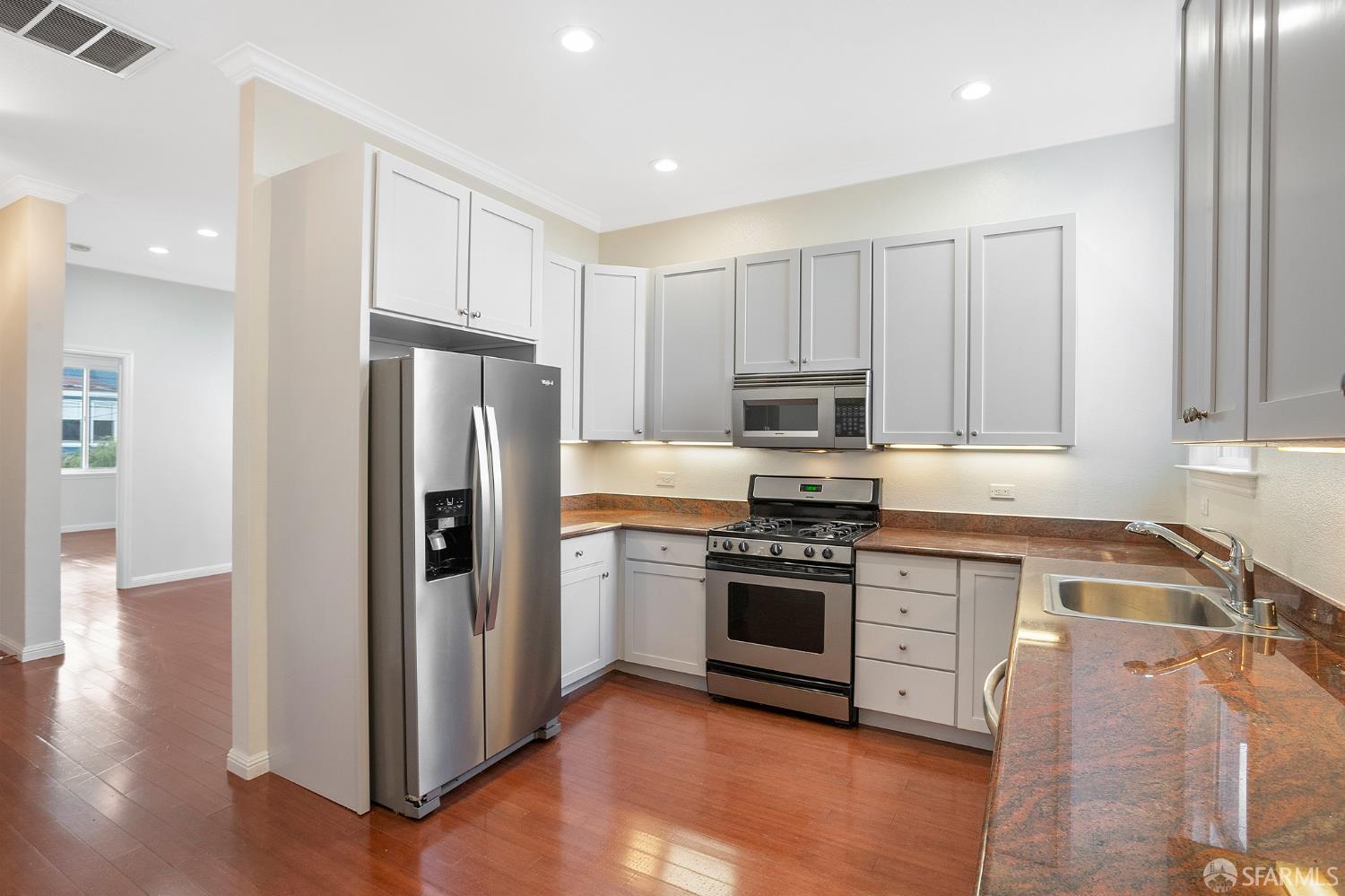 Detail Gallery Image 6 of 47 For 37 Mirabel Ave, San Francisco,  CA 94110 - – Beds | – Baths