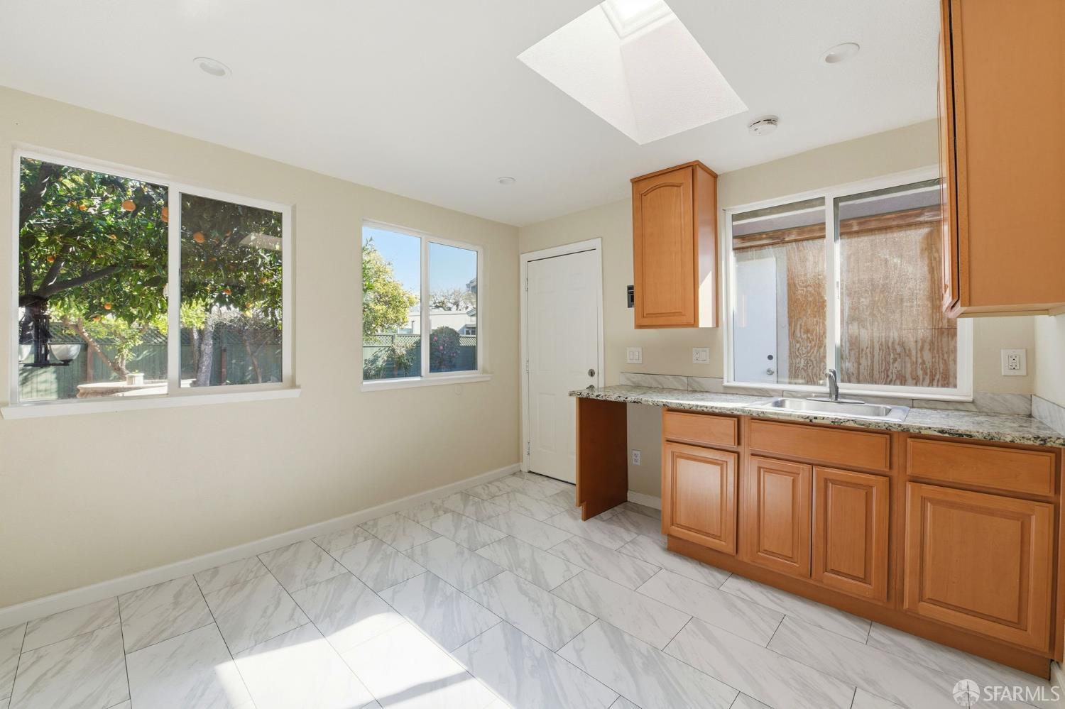 Detail Gallery Image 26 of 33 For 2671 Hawthorne Ave, Hayward,  CA 94545 - 5 Beds | 4 Baths