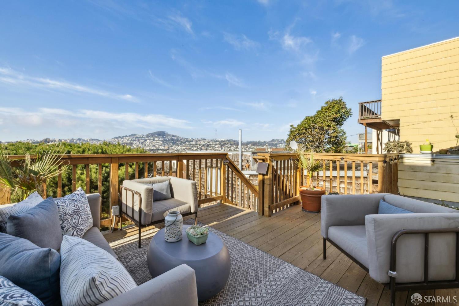 Detail Gallery Image 5 of 51 For 662 Lisbon St, San Francisco,  CA 94112 - 2 Beds | 1 Baths