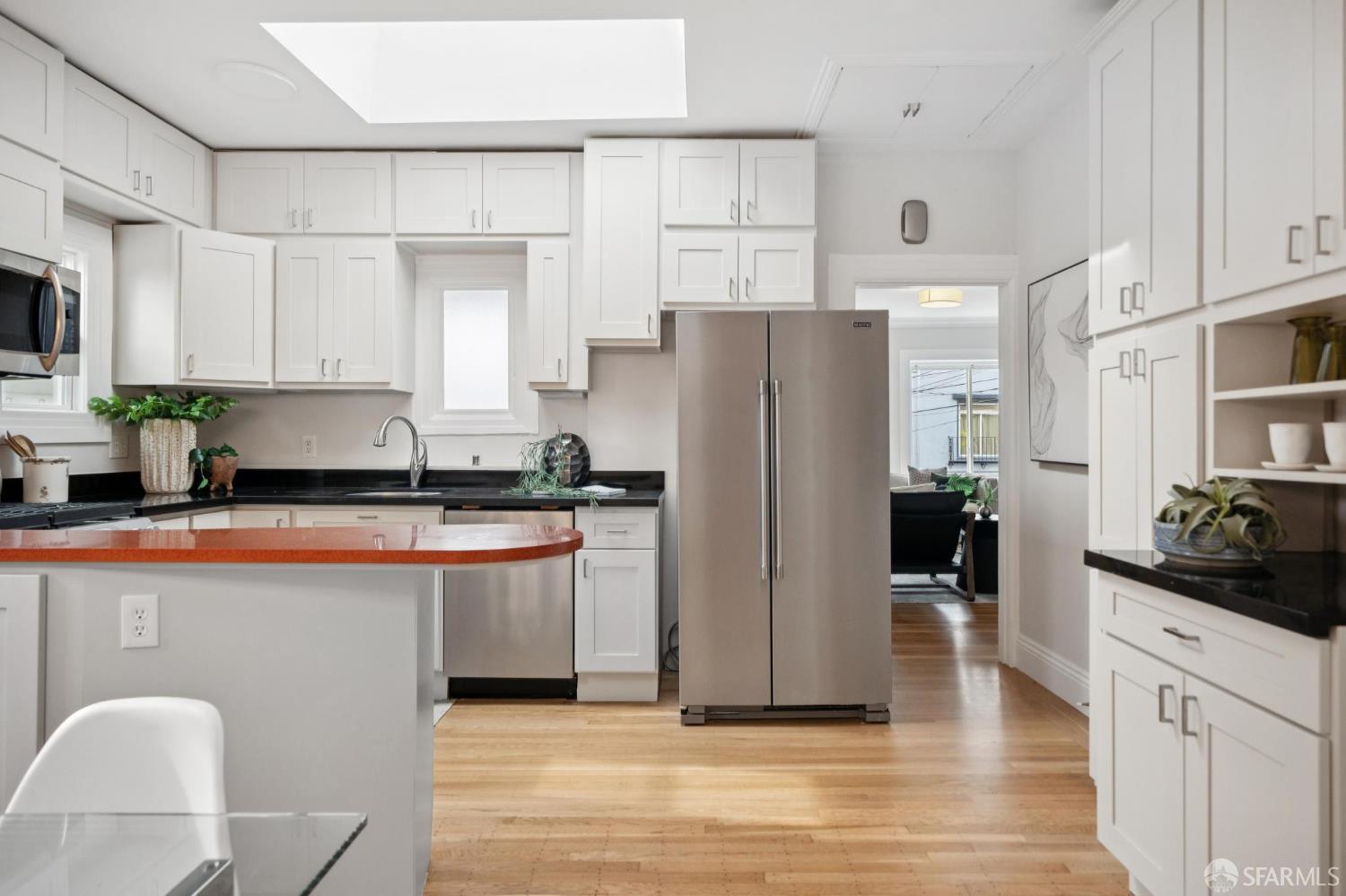 Detail Gallery Image 11 of 37 For 4025 Folsom St, San Francisco,  CA 94110 - 3 Beds | 2/1 Baths