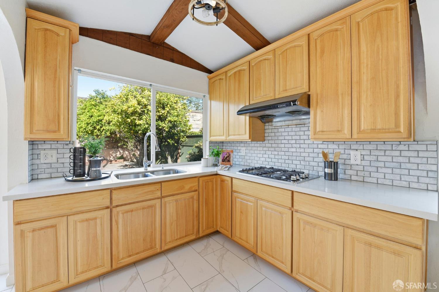 Detail Gallery Image 20 of 33 For 2671 Hawthorne Ave, Hayward,  CA 94545 - 5 Beds | 4 Baths