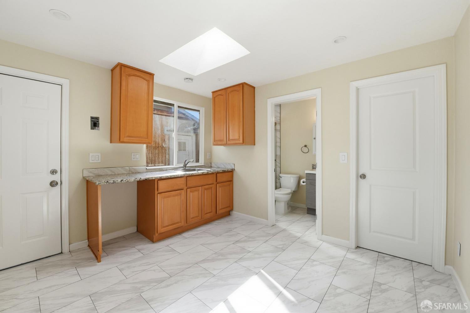 Detail Gallery Image 27 of 33 For 2671 Hawthorne Ave, Hayward,  CA 94545 - 5 Beds | 4 Baths