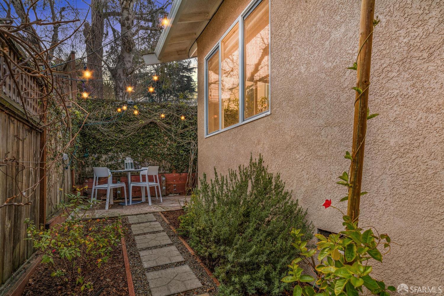 Detail Gallery Image 45 of 51 For 165 W Macarthur Blvd, Oakland,  CA 94611 - 3 Beds | 2/1 Baths