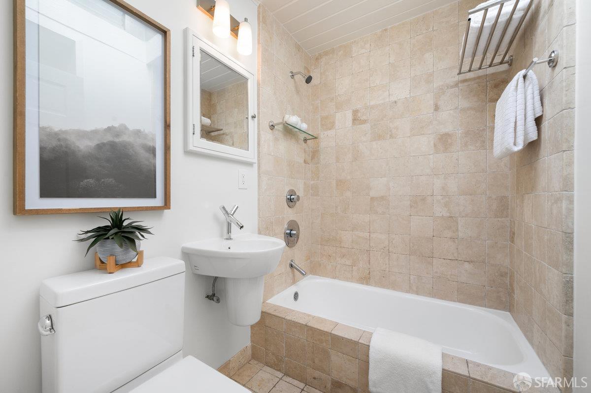 Detail Gallery Image 7 of 9 For 482 Orizaba Ave, San Francisco,  CA 94132 - 2 Beds | 1 Baths