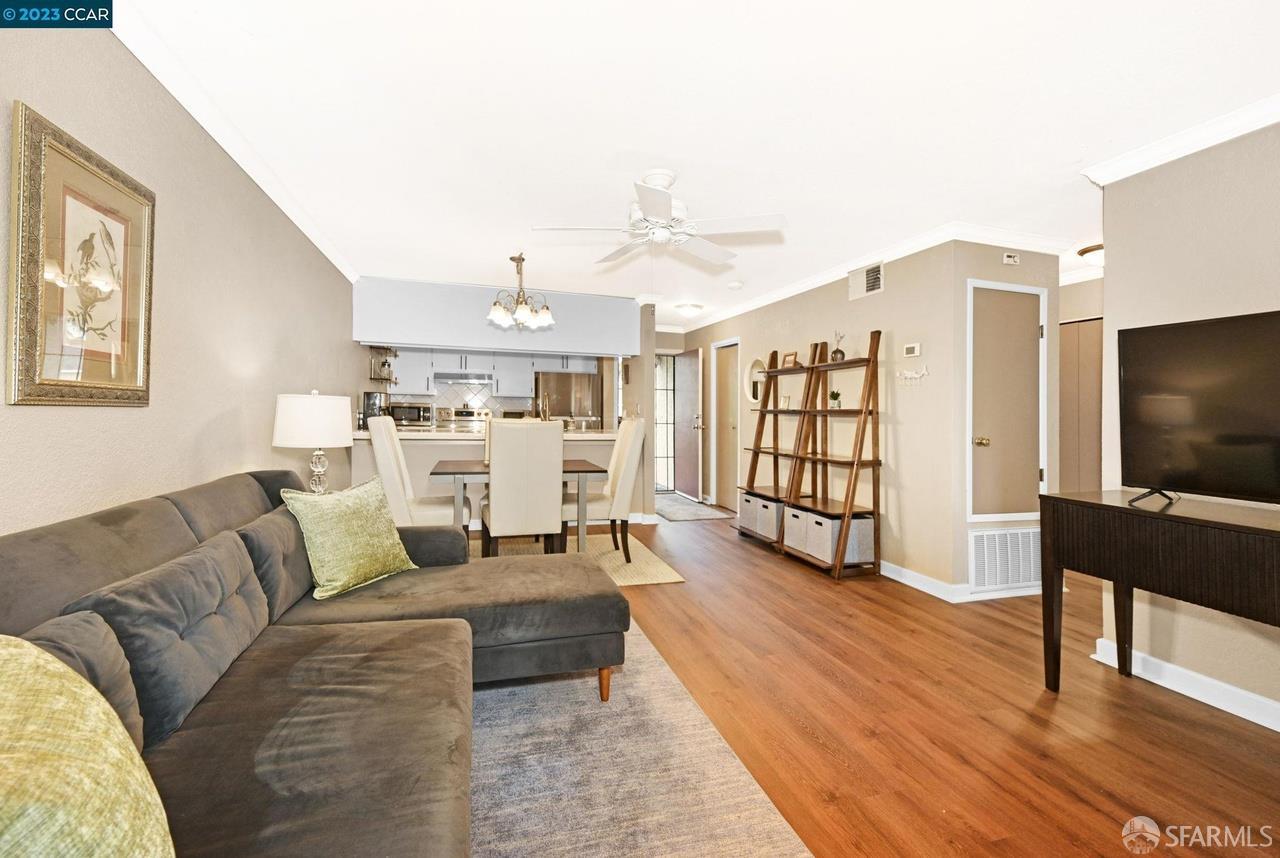 Detail Gallery Image 2 of 25 For 1391 Monument Blvd #20,  Concord,  CA 94520 - 2 Beds | 1/1 Baths