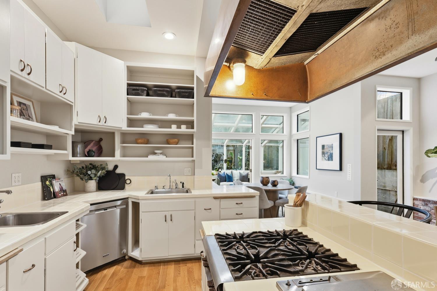 Detail Gallery Image 18 of 37 For 741 Filbert St, San Francisco,  CA 94133 - 2 Beds | 2 Baths