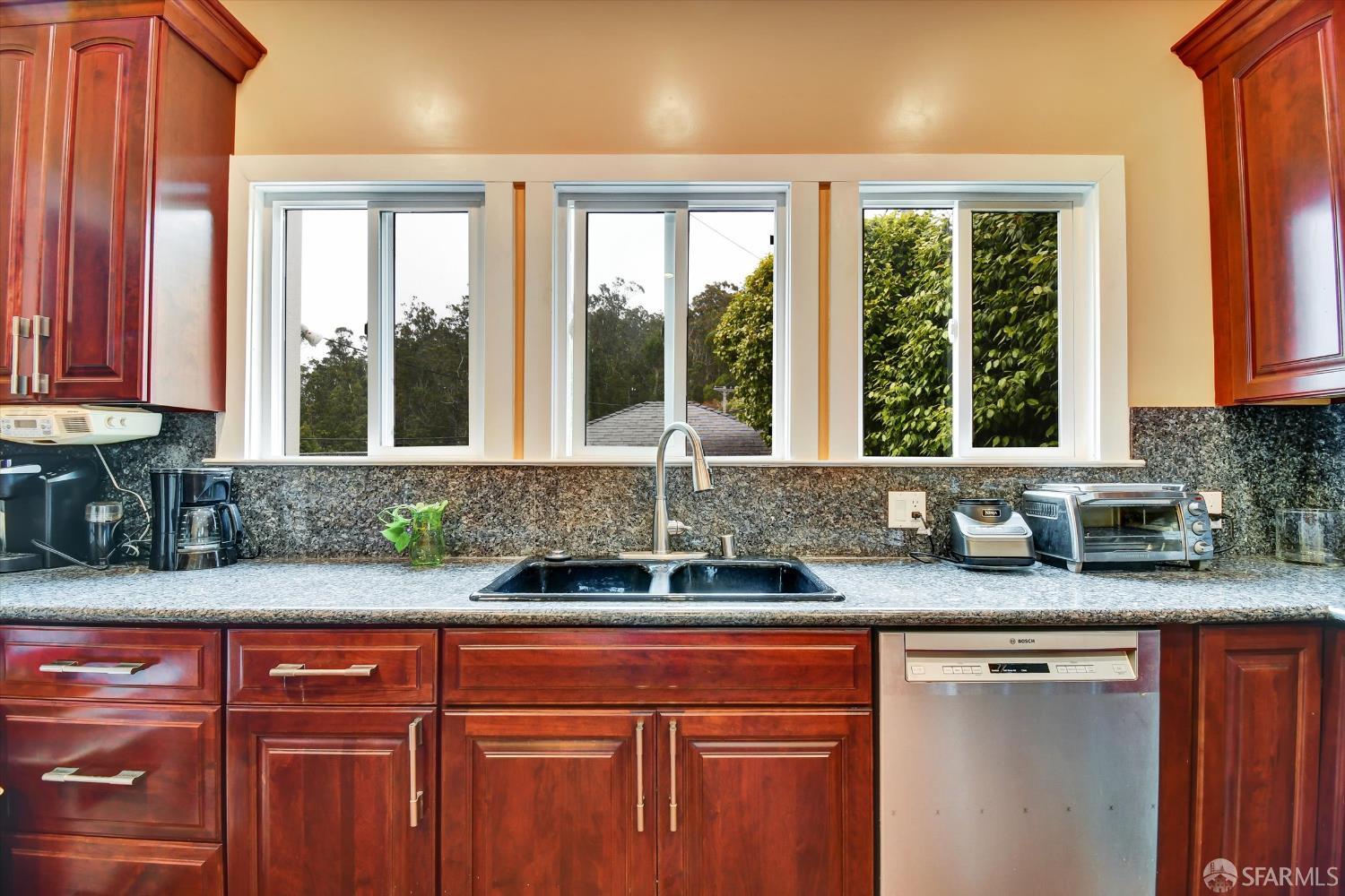 Detail Gallery Image 13 of 29 For 100 Sloat Blvd, San Francisco,  CA 94132 - 3 Beds | 3 Baths