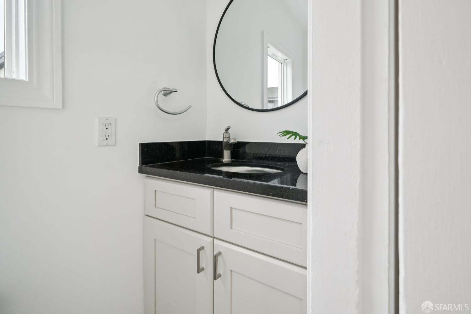 Detail Gallery Image 15 of 37 For 4025 Folsom St, San Francisco,  CA 94110 - 3 Beds | 2/1 Baths
