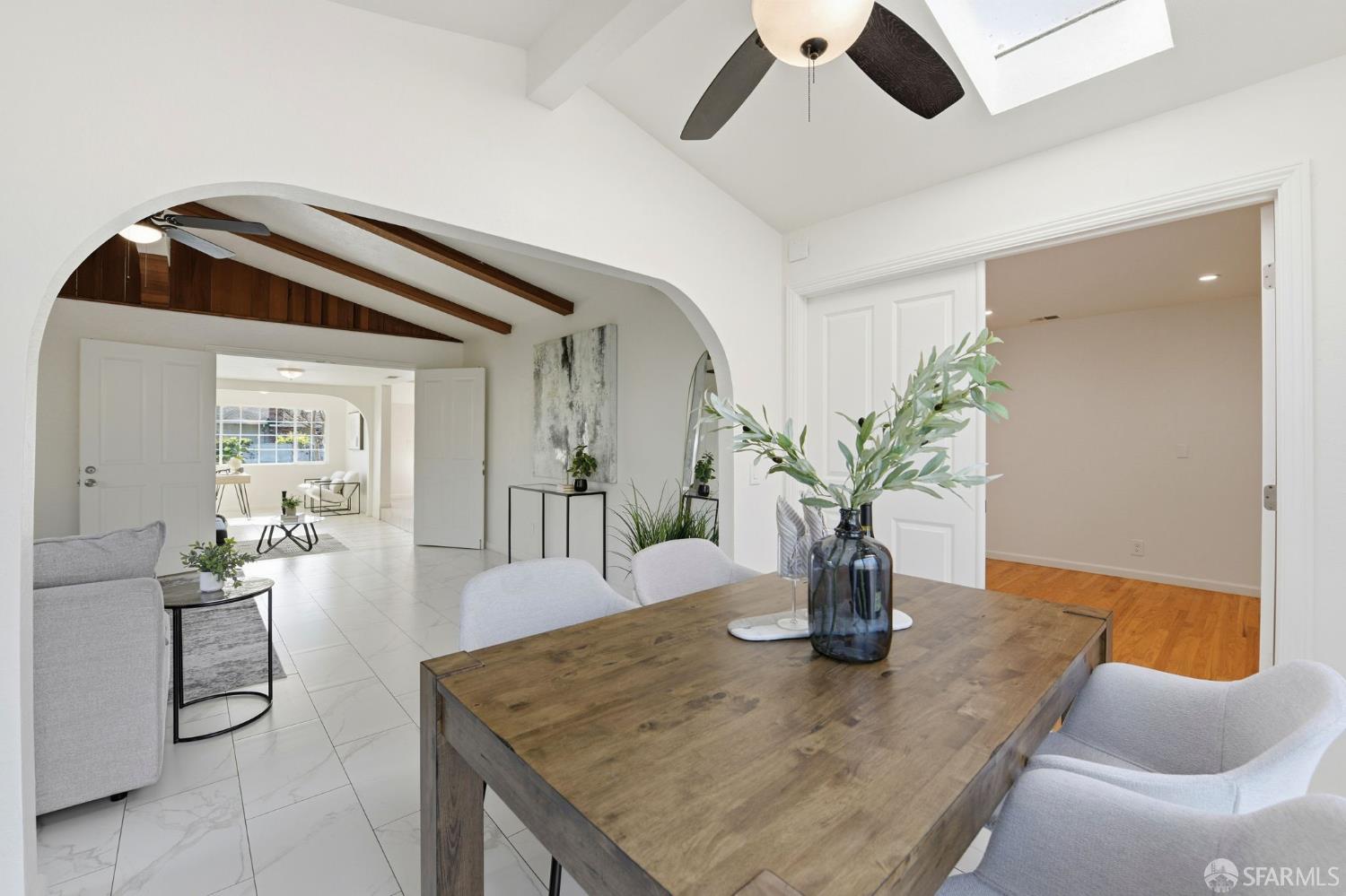 Detail Gallery Image 21 of 33 For 2671 Hawthorne Ave, Hayward,  CA 94545 - 5 Beds | 4 Baths